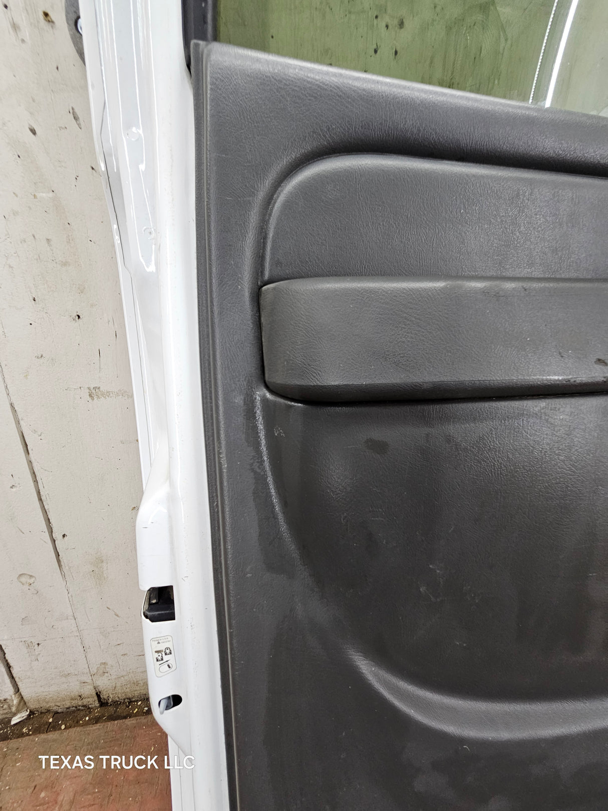 1999-2007 Chevrolet Silverado / GMC Sierra 1500 2500 3500 HD Rear Driver side LH Crew Cab rear door