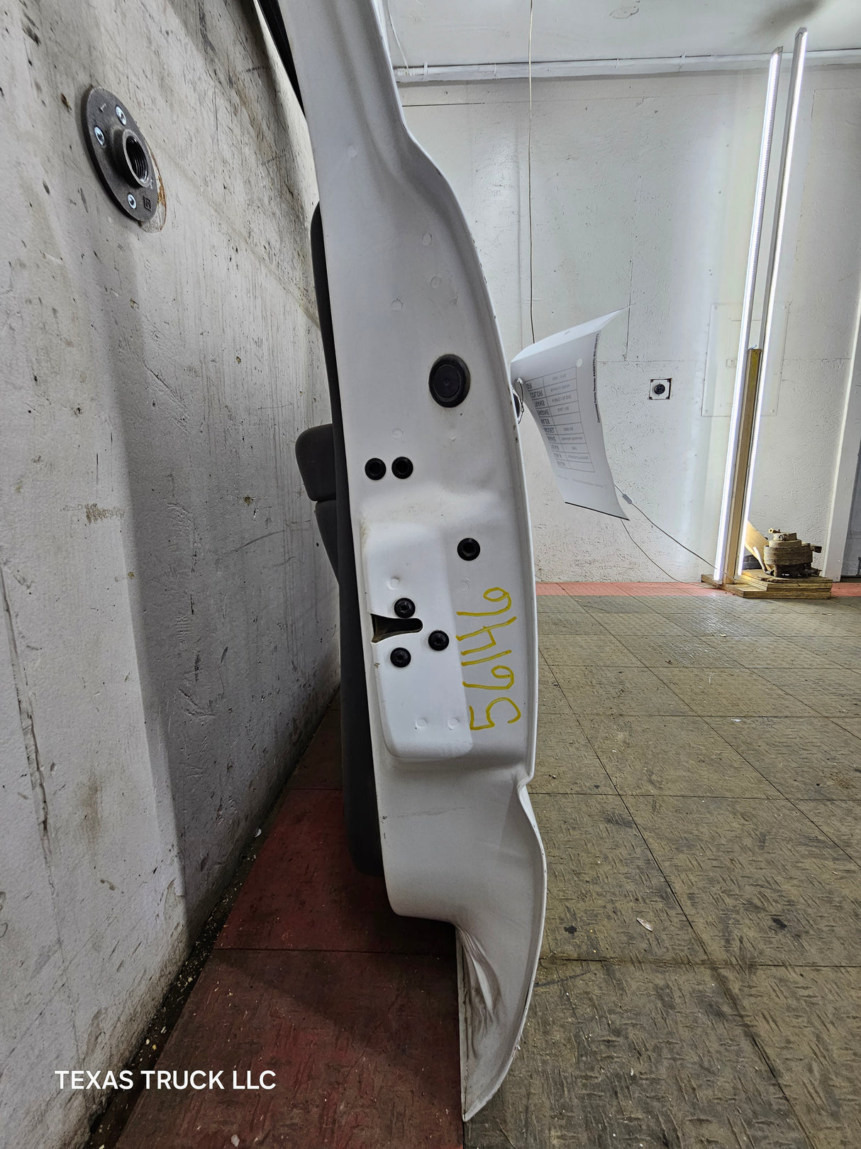 1999-2006 Chevrolet Silverado / GMC Sierra 1500 2500 3500 HD Front Passenger side Door RH