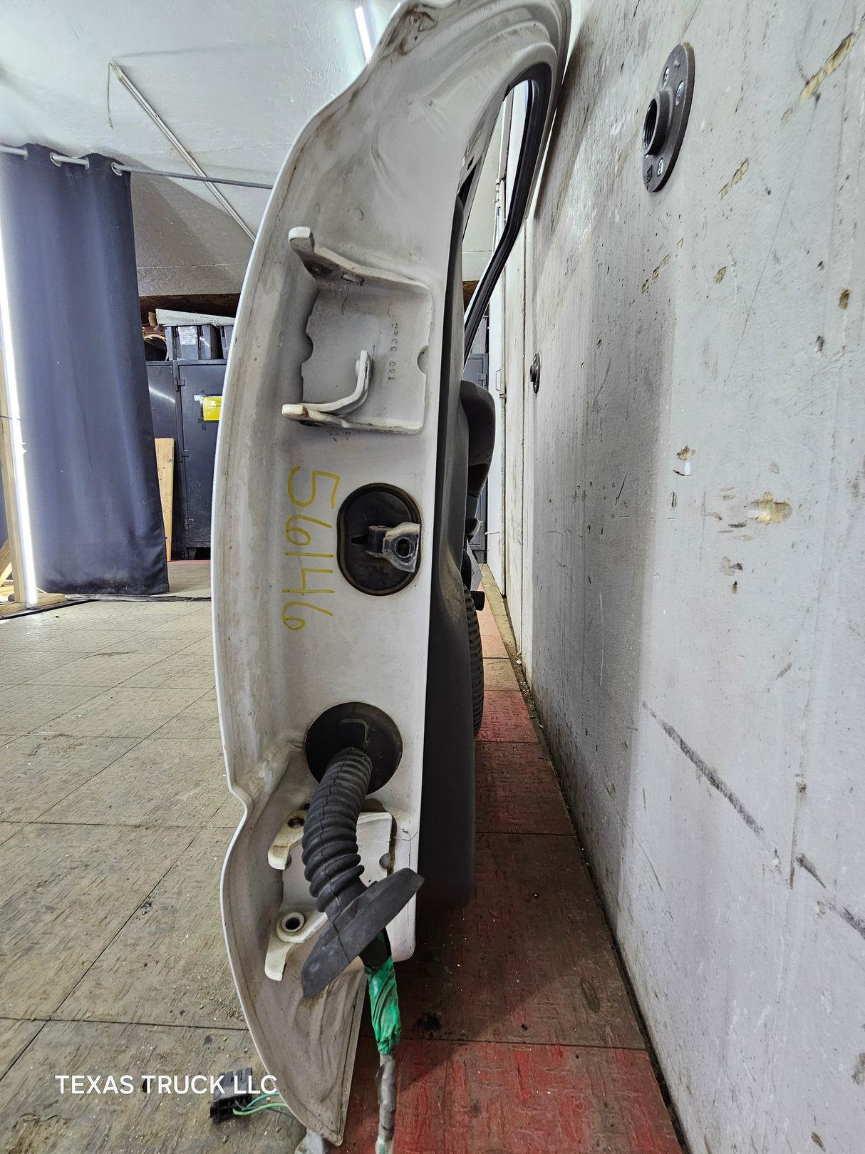 1999-2006 Chevrolet Silverado / GMC Sierra 1500 2500 3500 HD Front Passenger side Door RH