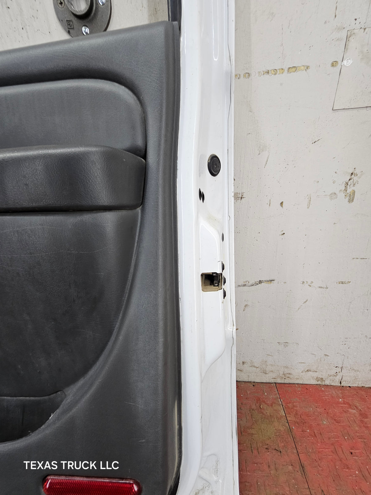 1999-2006 Chevrolet Silverado / GMC Sierra 1500 2500 3500 HD Front Passenger side Door RH