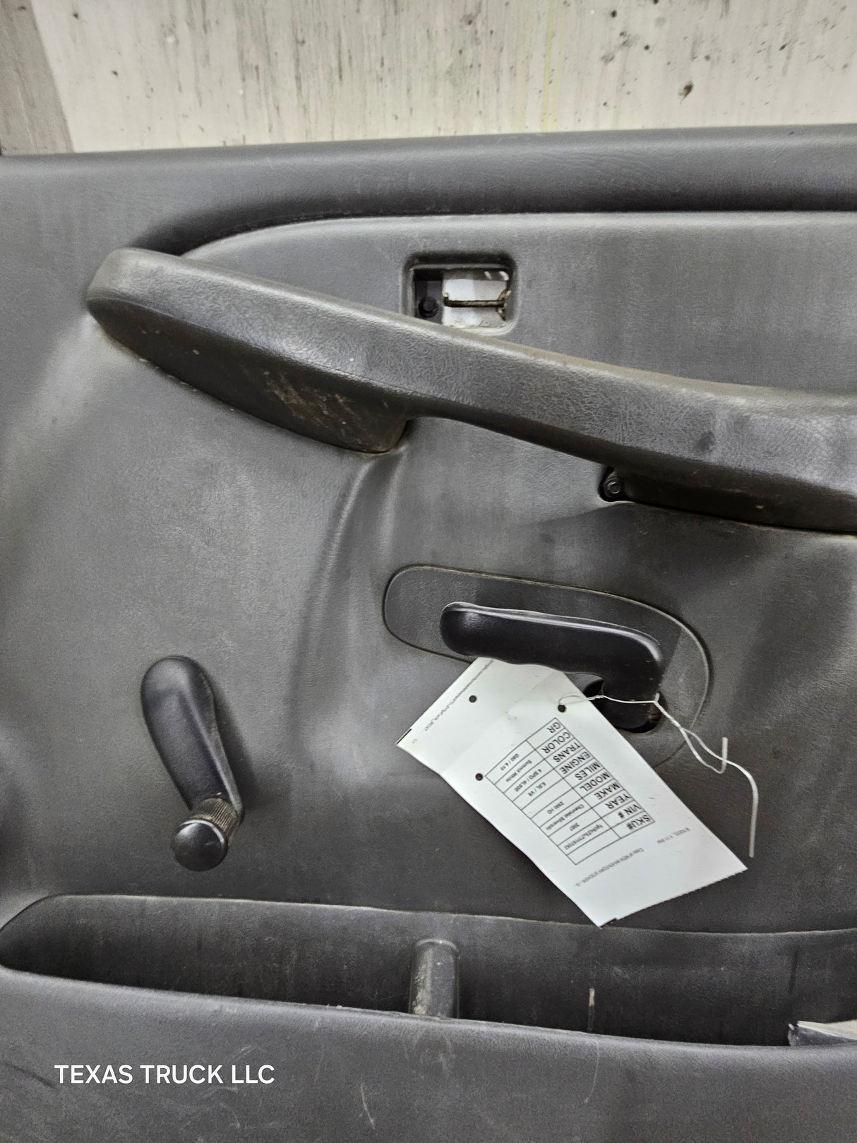 1999-2006 Chevrolet Silverado / GMC Sierra 1500 2500 3500 HD Front Passenger side Door RH