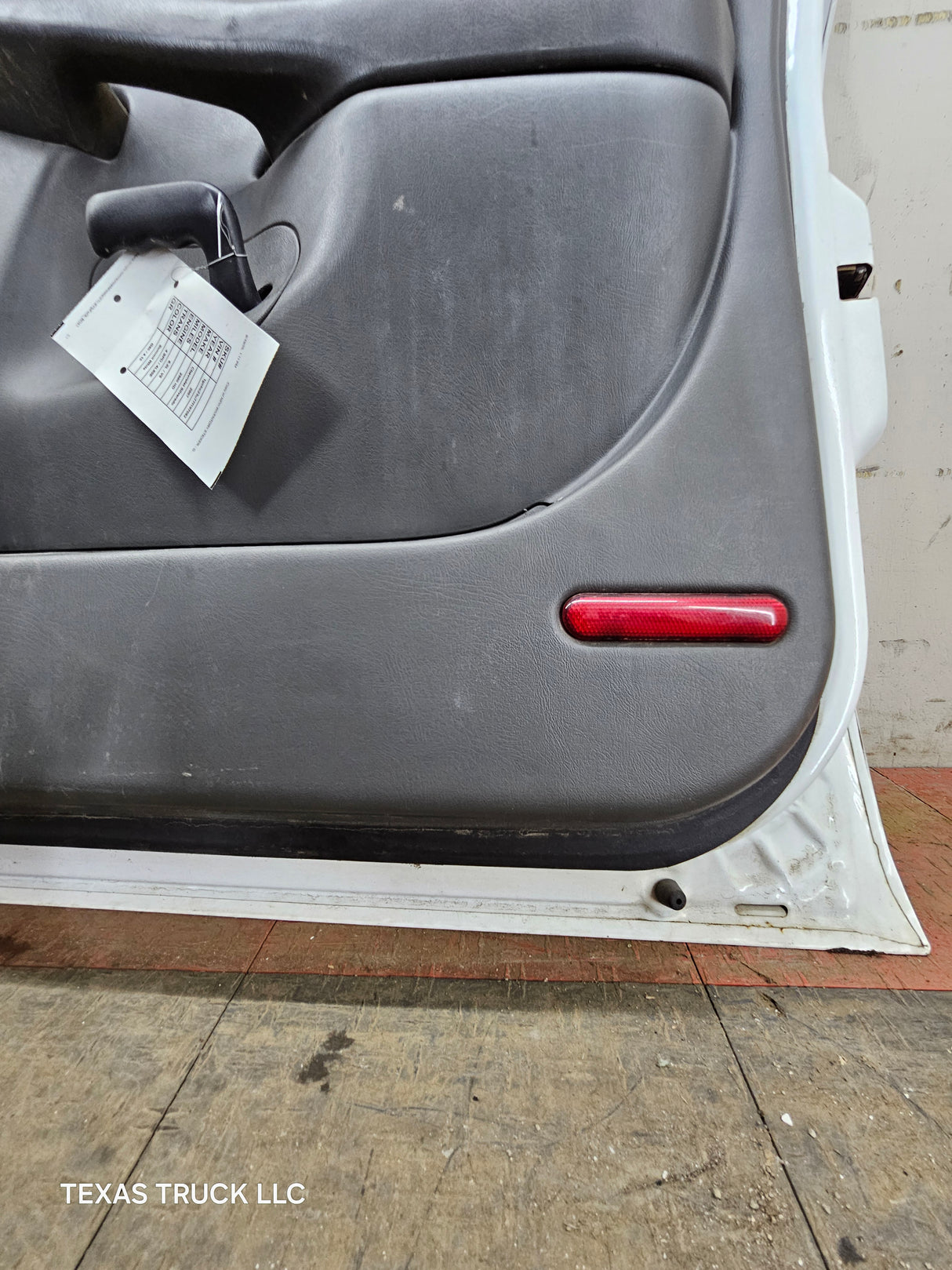 1999-2006 Chevrolet Silverado / GMC Sierra 1500 2500 3500 HD Front Passenger side Door RH