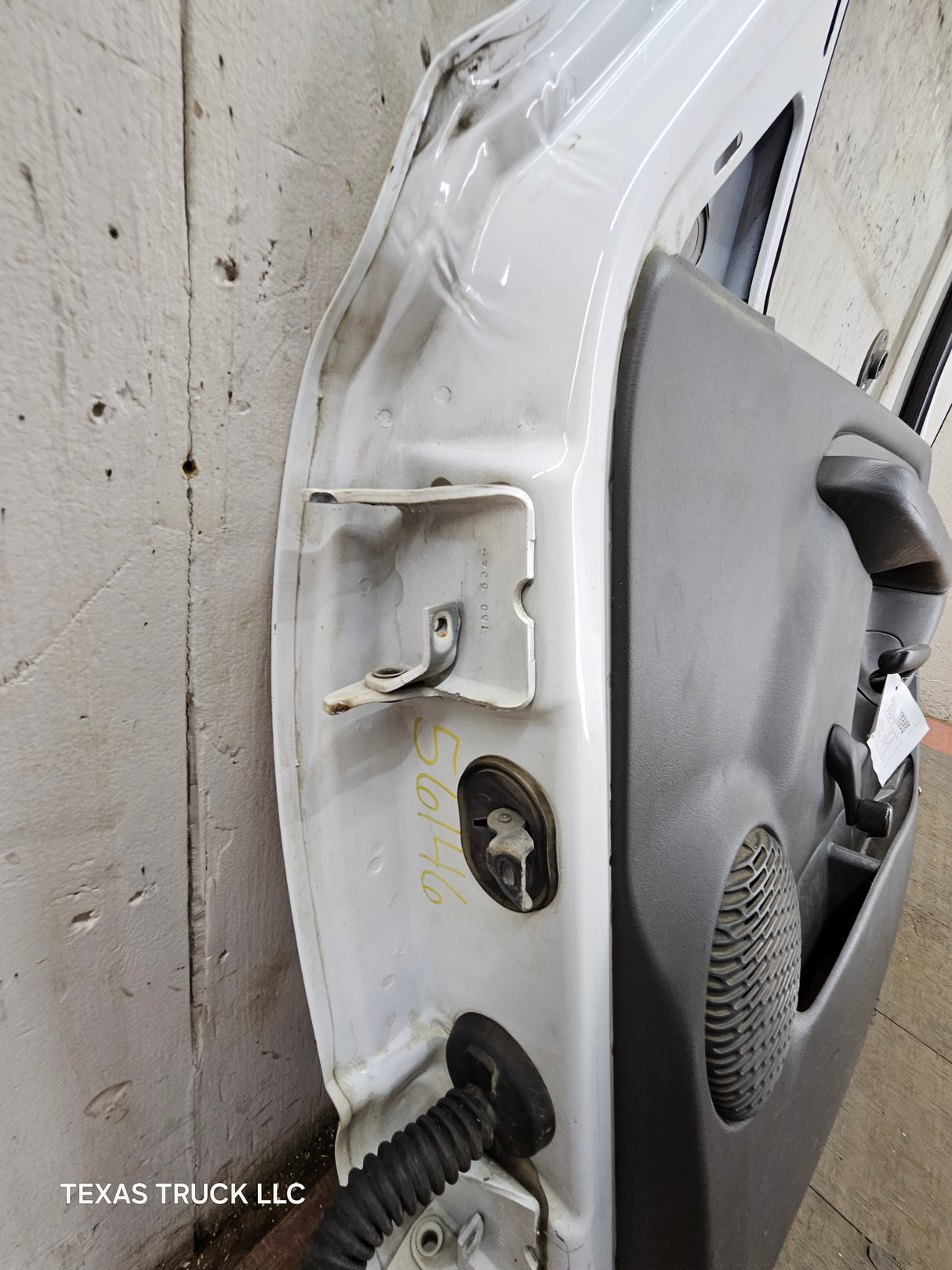 1999-2006 Chevrolet Silverado / GMC Sierra 1500 2500 3500 HD Front Passenger side Door RH