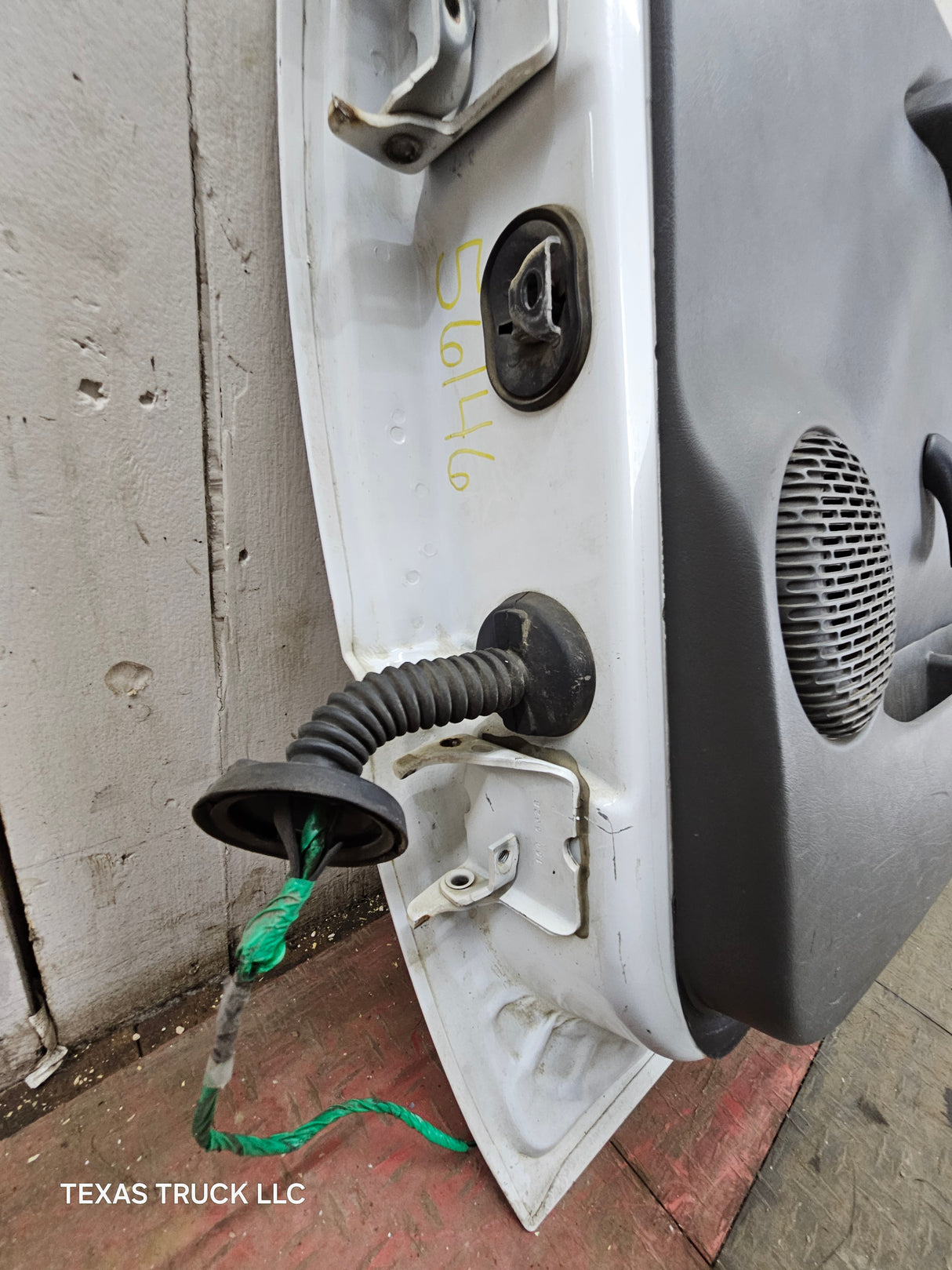 1999-2006 Chevrolet Silverado / GMC Sierra 1500 2500 3500 HD Front Passenger side Door RH