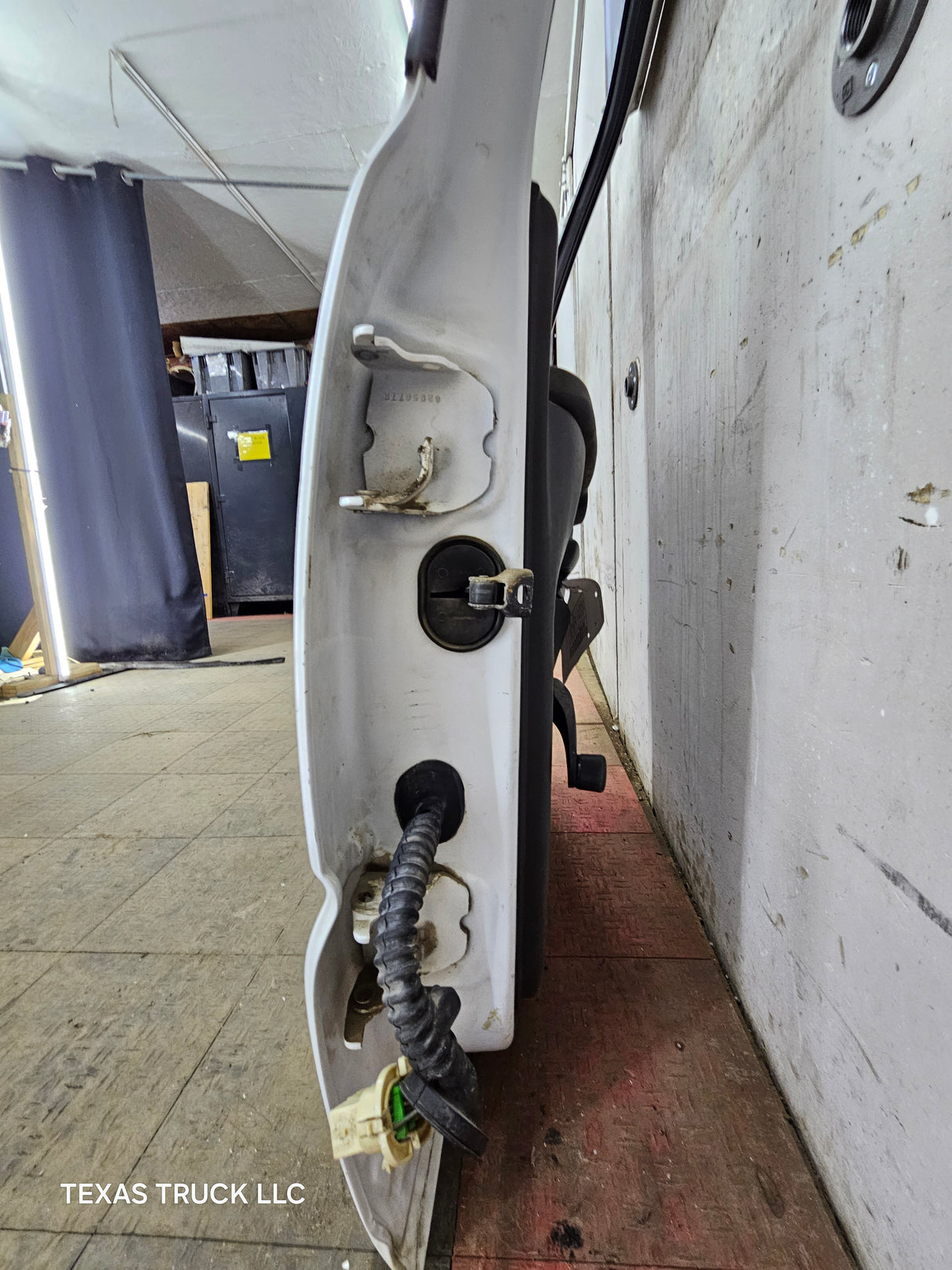 1999-2006 Chevrolet Silverado / GMC Sierra 1500 2500 3500 HD Rear Passenger side Crew Cab rear door RH