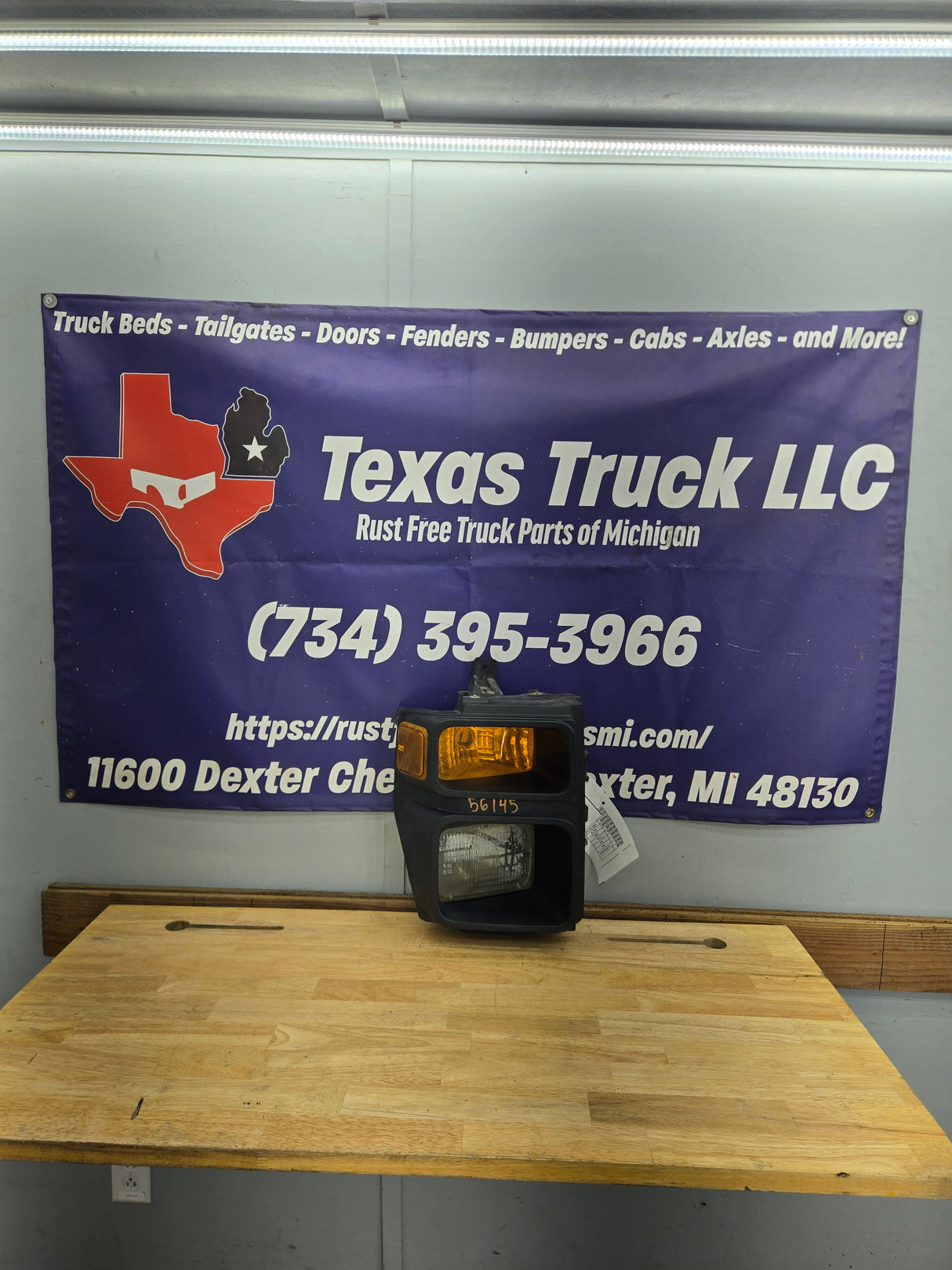 2008-2010 Ford Super Duty F250 F350 F450 F550 RH Passenger Side Sealed Beam Halogen Head Light & Marker Light Bucket 7C34-13100-A