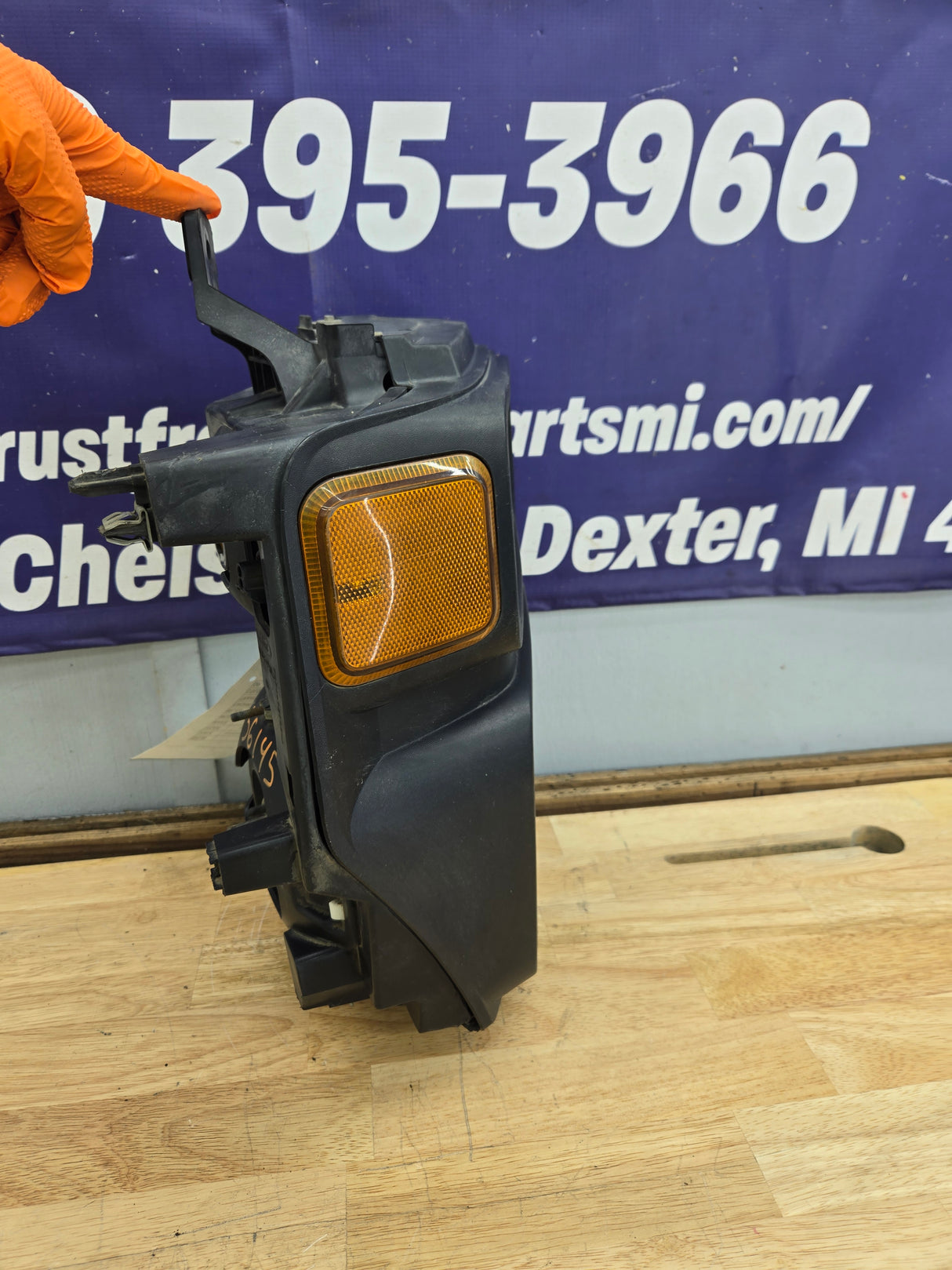 2008-2010 Ford Super Duty F250 F350 F450 F550 RH Passenger Side Sealed Beam Halogen Head Light & Marker Light Bucket 7C34-13100-A