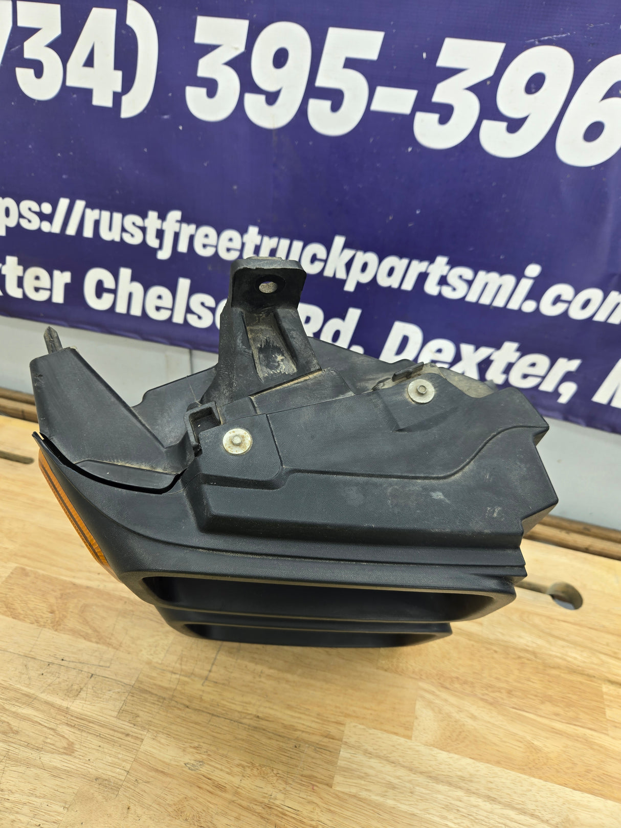 2008-2010 Ford Super Duty F250 F350 F450 F550 RH Passenger Side Sealed Beam Halogen Head Light & Marker Light Bucket 7C34-13100-A