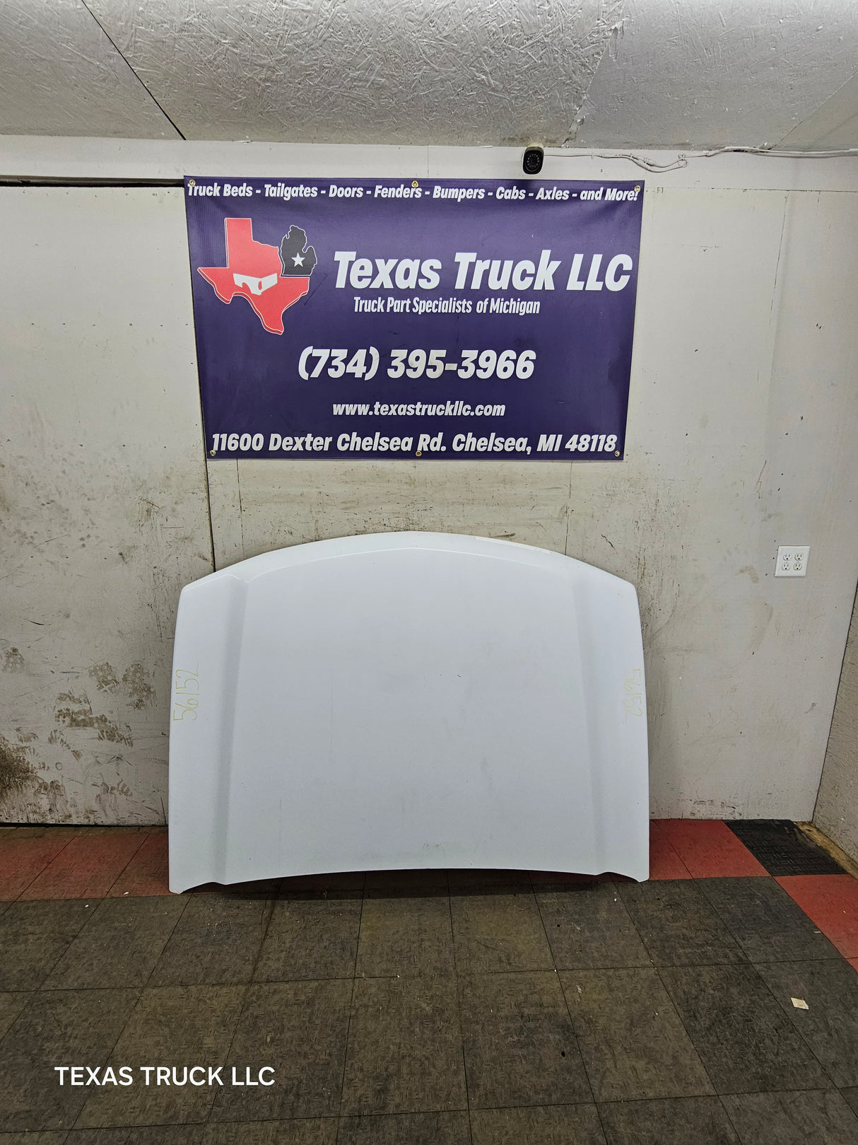 2003-2006 Chevrolet Silverado 1500 2500 'Cateye' Hood - Summit White