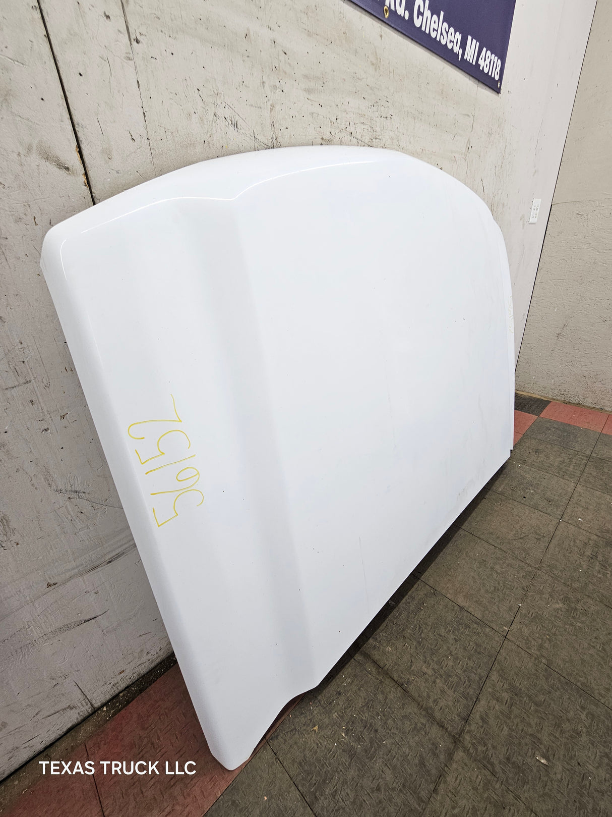 2003-2006 Chevrolet Silverado 1500 2500 'Cateye' Hood - Summit White