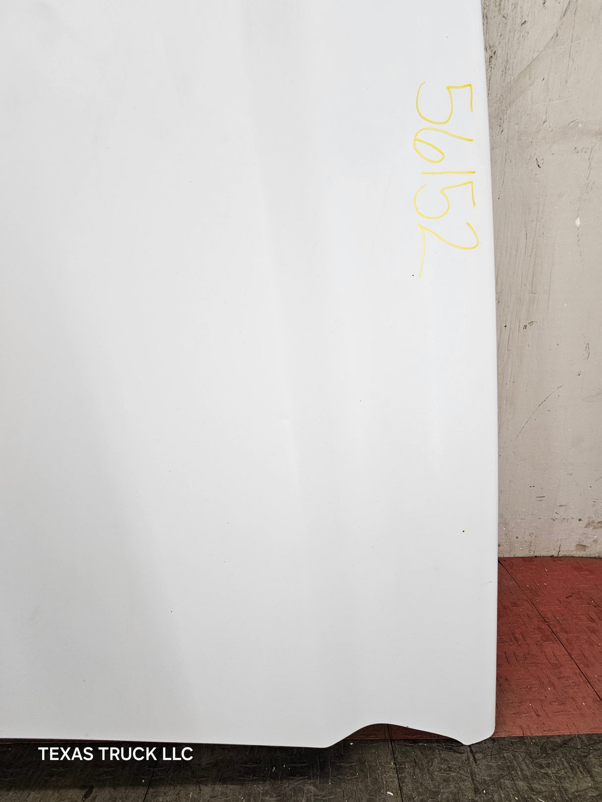 2003-2006 Chevrolet Silverado 1500 2500 'Cateye' Hood - Summit White