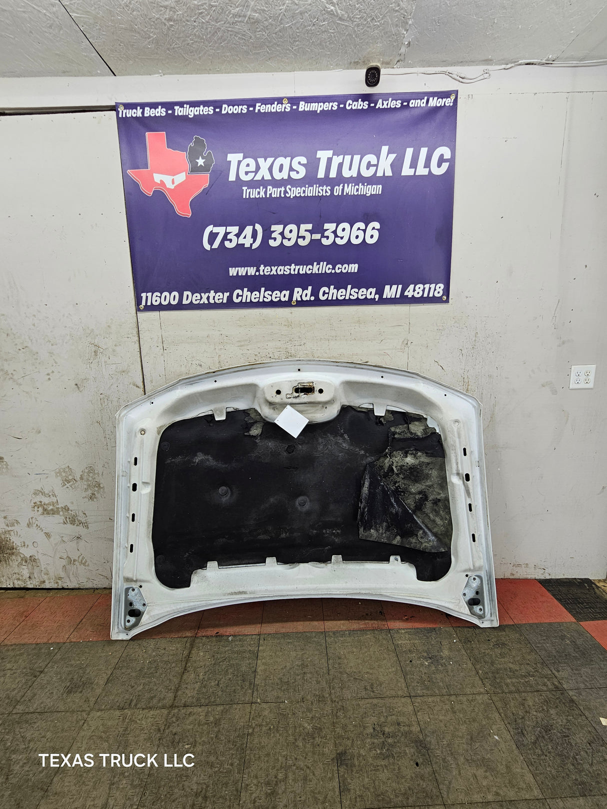 2003-2006 Chevrolet Silverado 1500 2500 'Cateye' Hood - Summit White