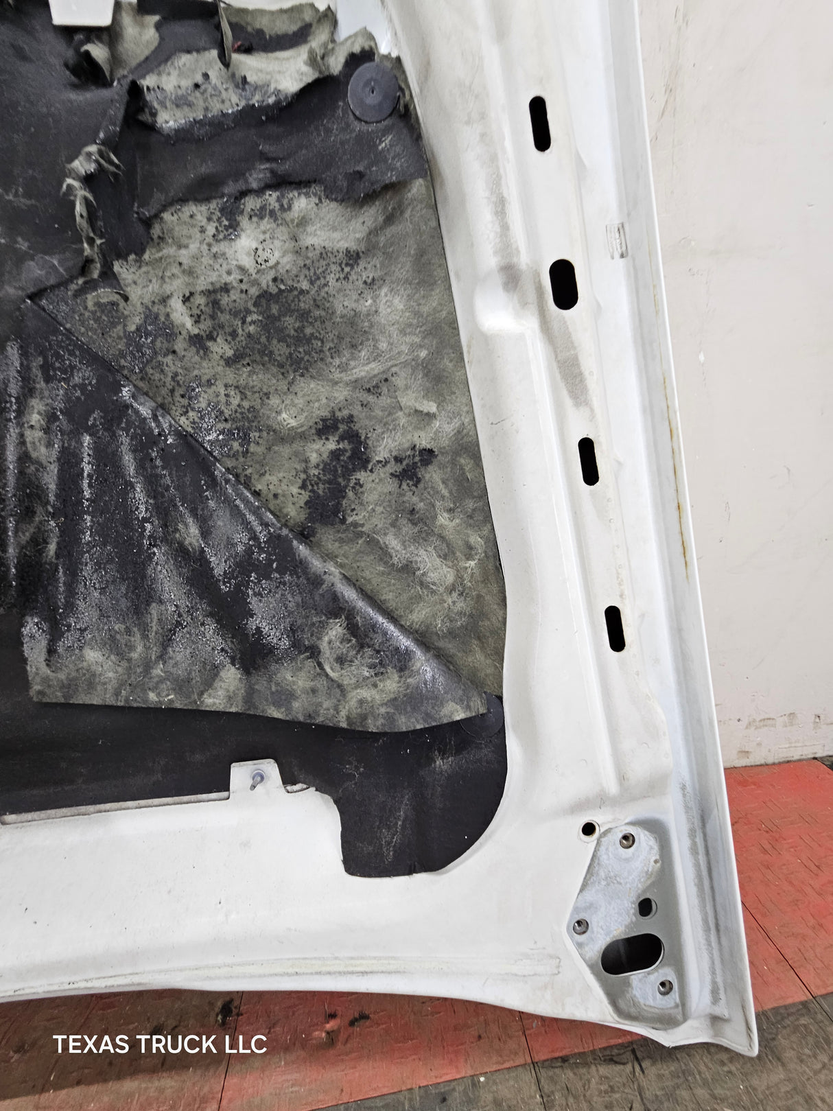 2003-2006 Chevrolet Silverado 1500 2500 'Cateye' Hood - Summit White