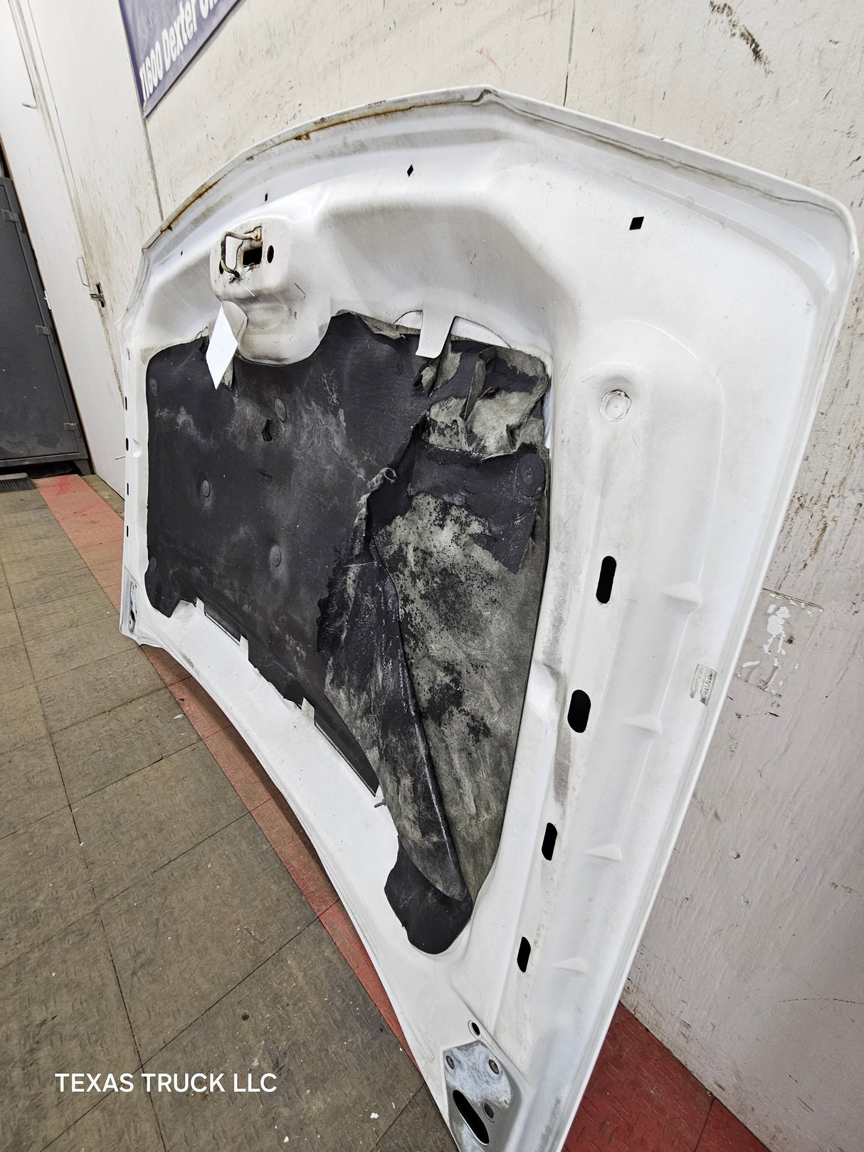 2003-2006 Chevrolet Silverado 1500 2500 'Cateye' Hood - Summit White