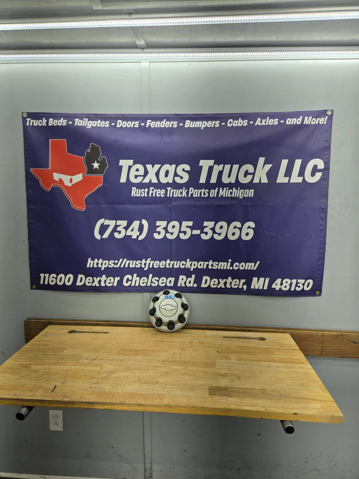 1999-2006 OEM Chevrolet Silverado 8 Lug Wheel Center Hub Cap Lug Cover