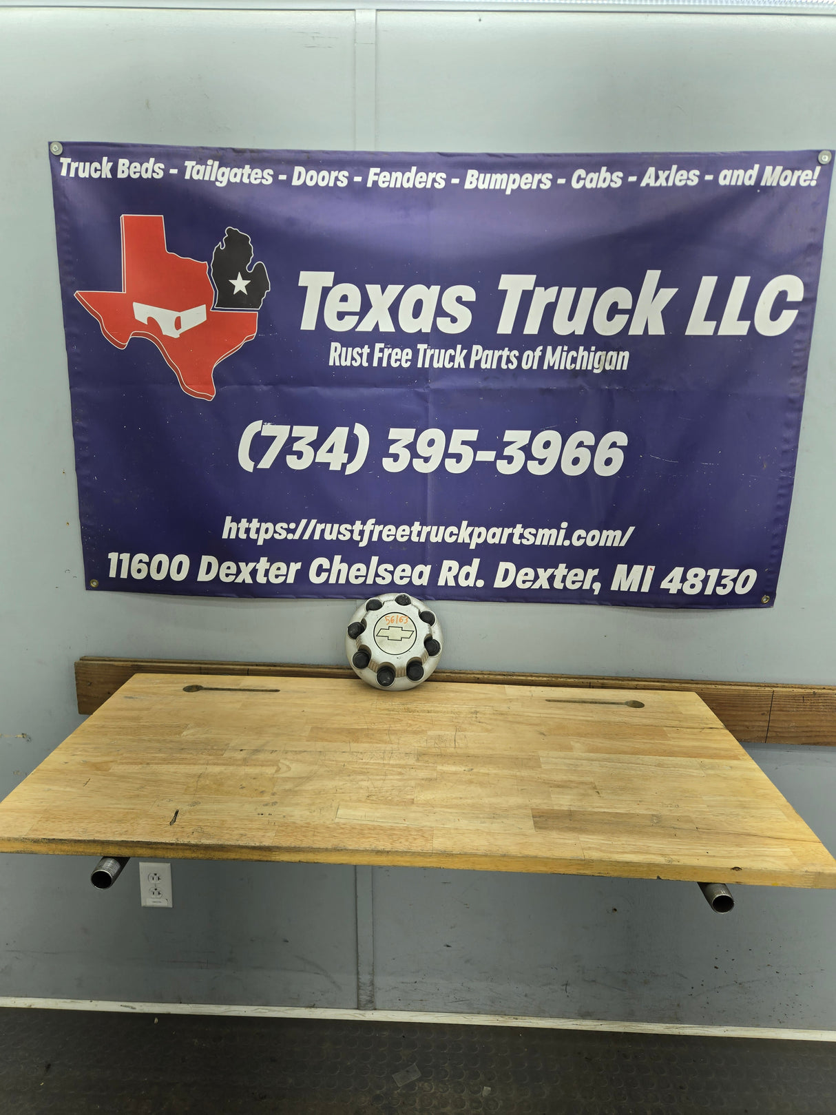 1999-2006 OEM Chevrolet Silverado 8 Lug Wheel Center Hub Cap Lug Cover