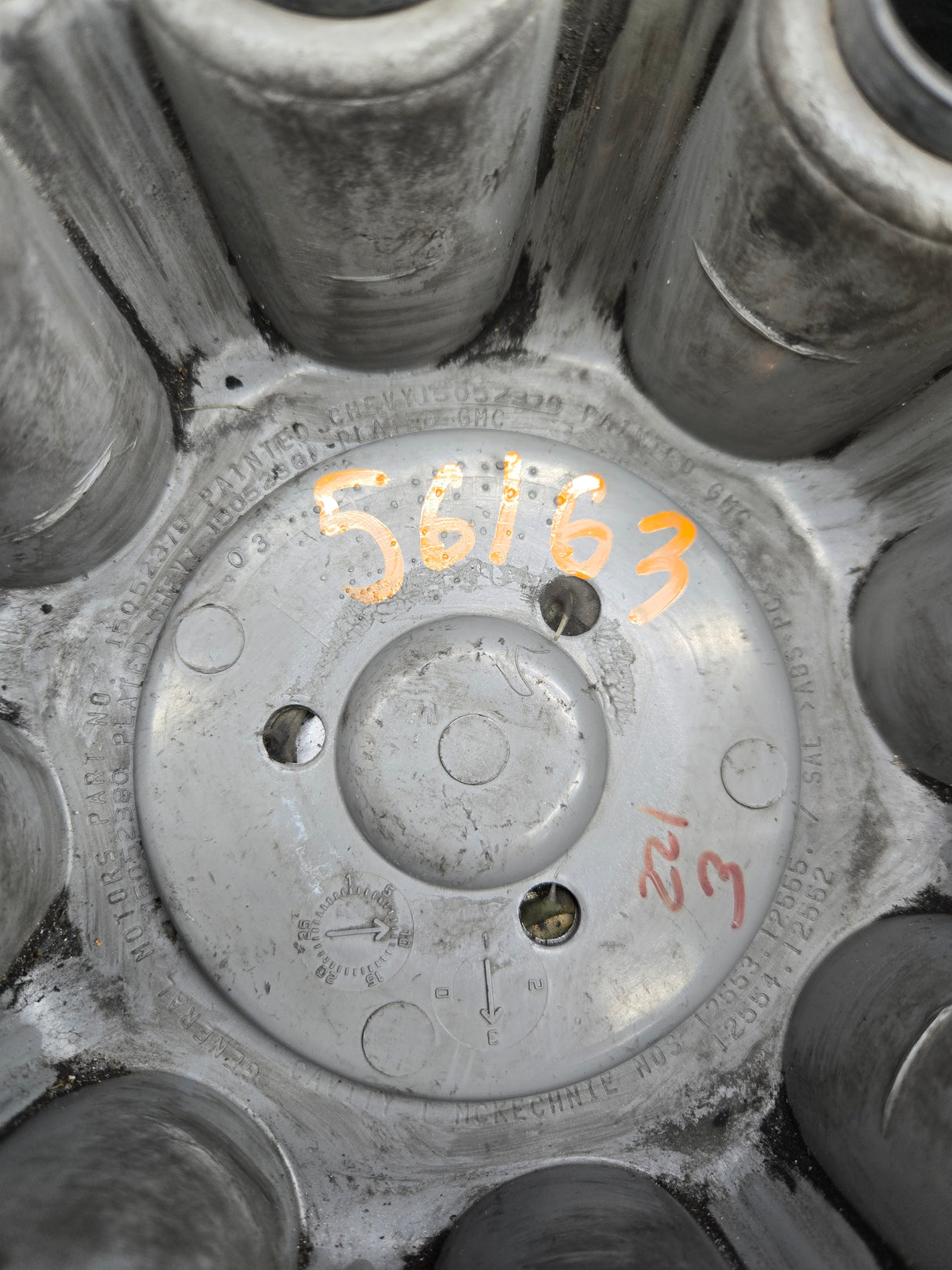 1999-2006 OEM Chevrolet Silverado 8 Lug Wheel Center Hub Cap Lug Cover