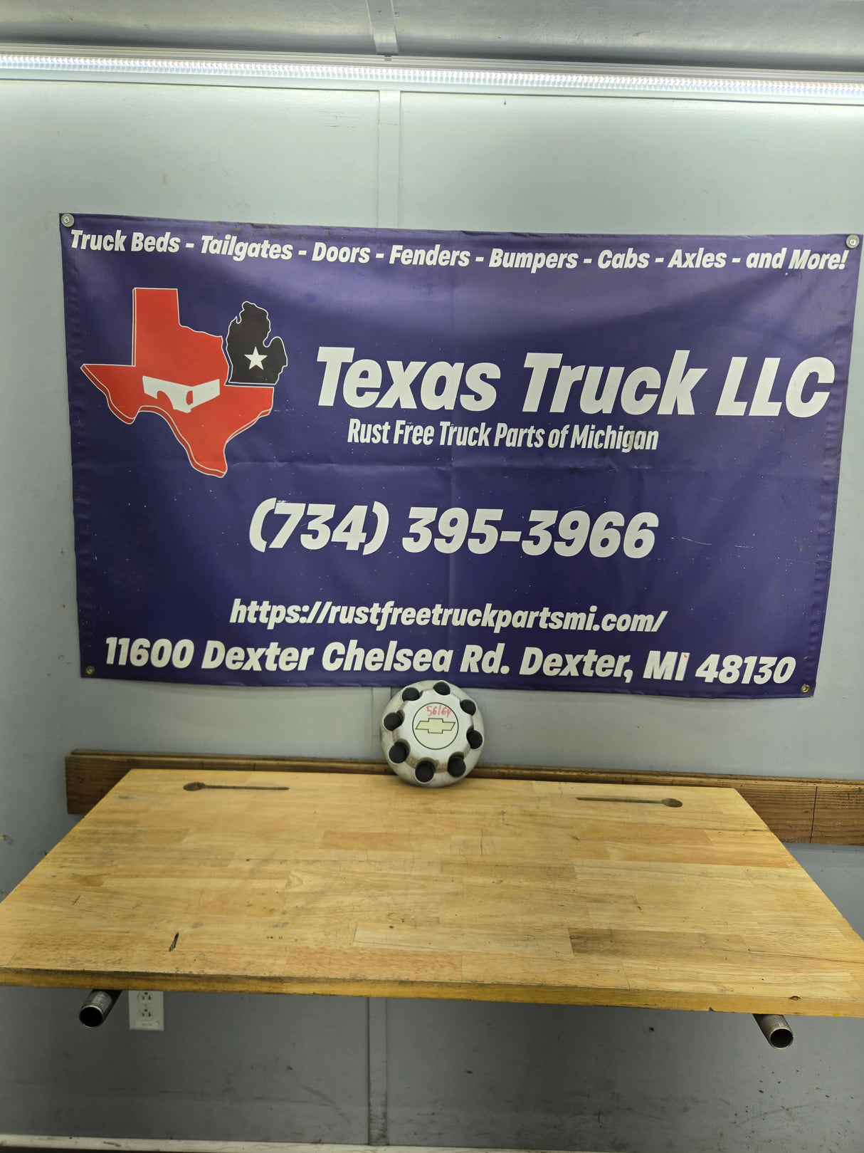 1999-2006 OEM Chevrolet Silverado 8 Lug Wheel Center Hub Cap Lug Cover