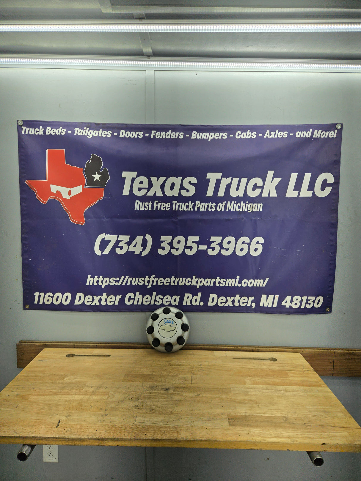 1999-2006 OEM Chevrolet Silverado 8 Lug Wheel Center Hub Cap Lug Cover