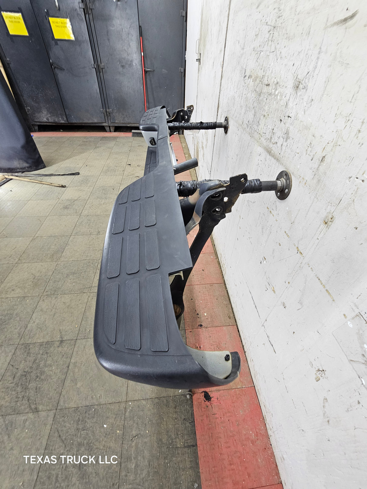 1999-2007 Chevrolet Silverado / GMC Sierra 1500 Rear Bumper