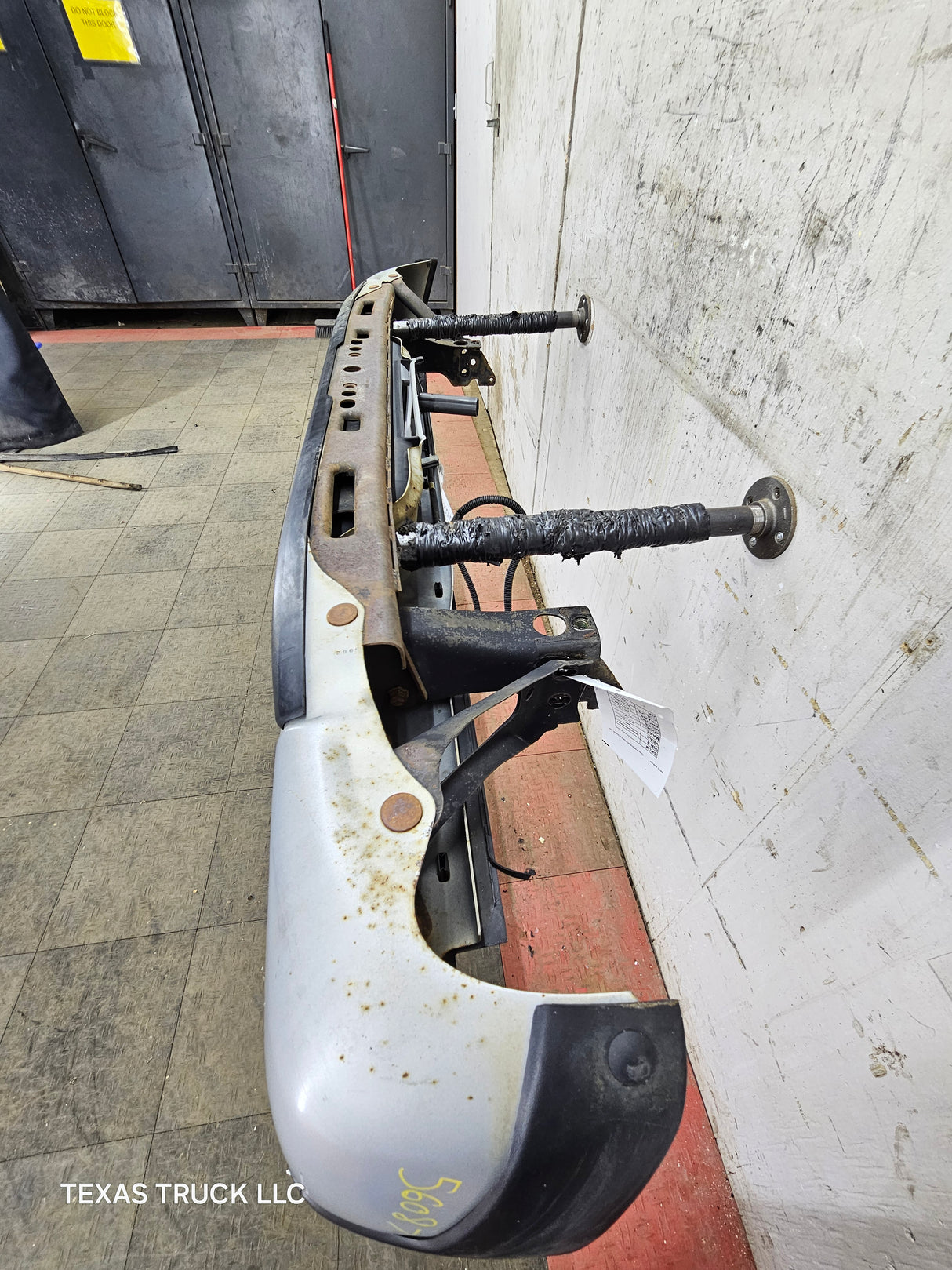 1999-2007 Chevrolet Silverado / GMC Sierra 1500 Rear Bumper