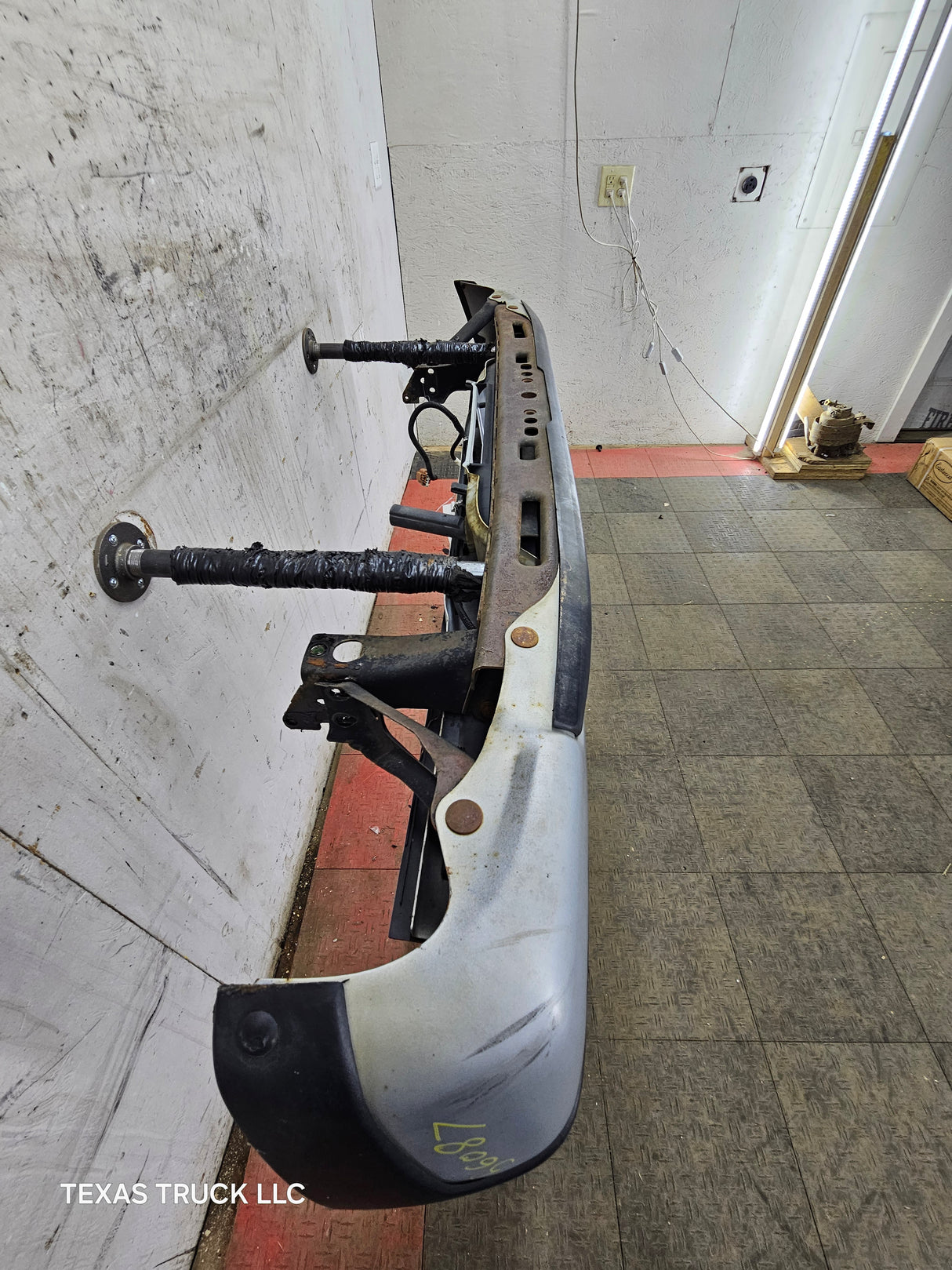 1999-2007 Chevrolet Silverado / GMC Sierra 1500 Rear Bumper