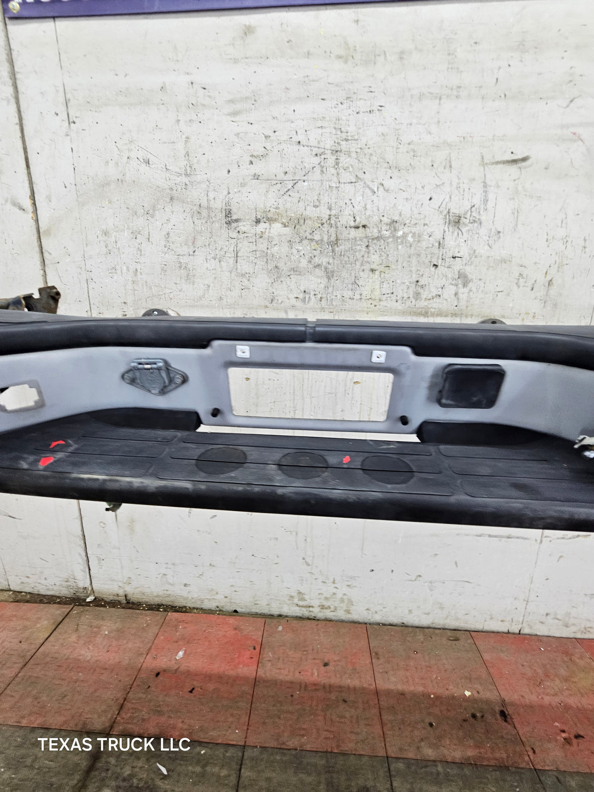 1999-2007 Chevrolet Silverado / GMC Sierra 1500 Rear Bumper