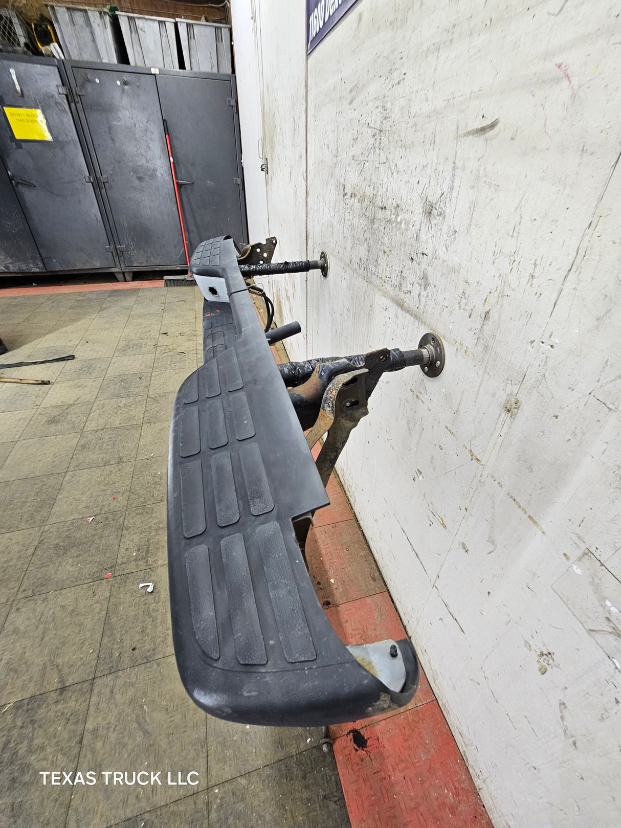 1999-2007 Chevrolet Silverado / GMC Sierra 1500 Rear Bumper