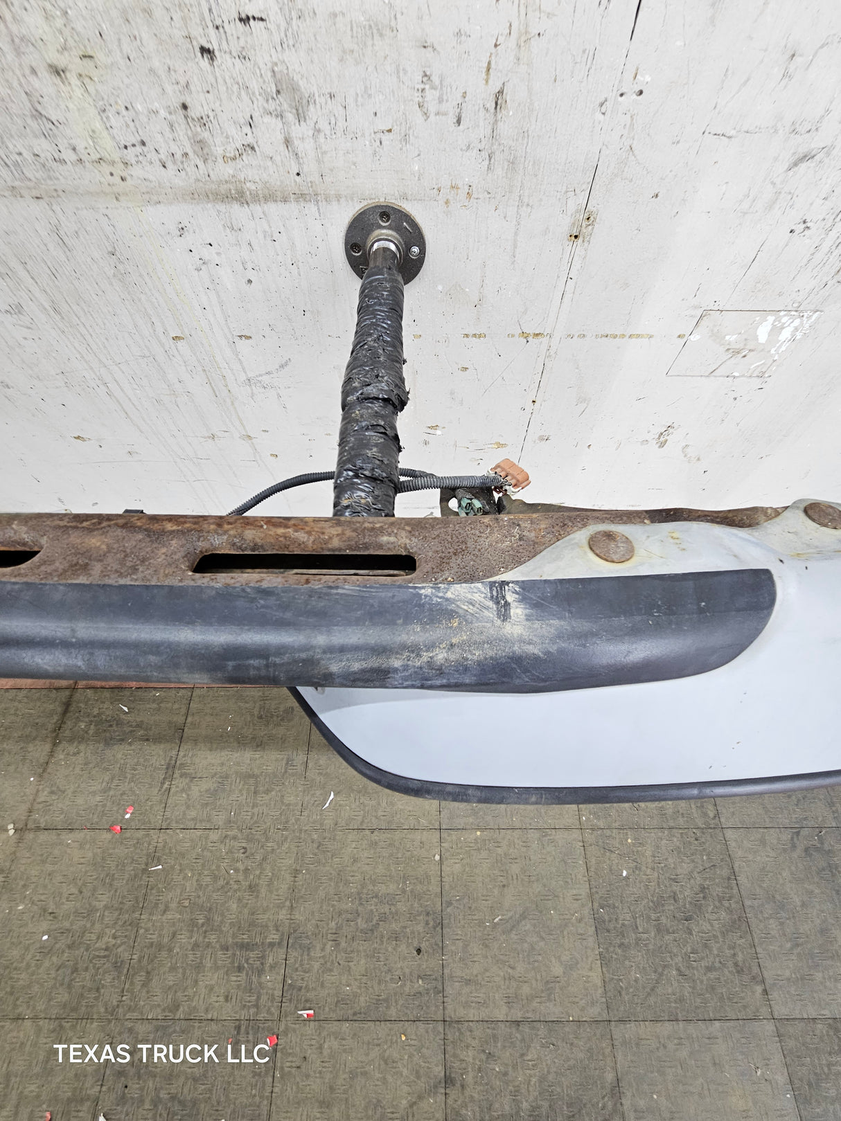 1999-2007 Chevrolet Silverado / GMC Sierra 1500 Rear Bumper