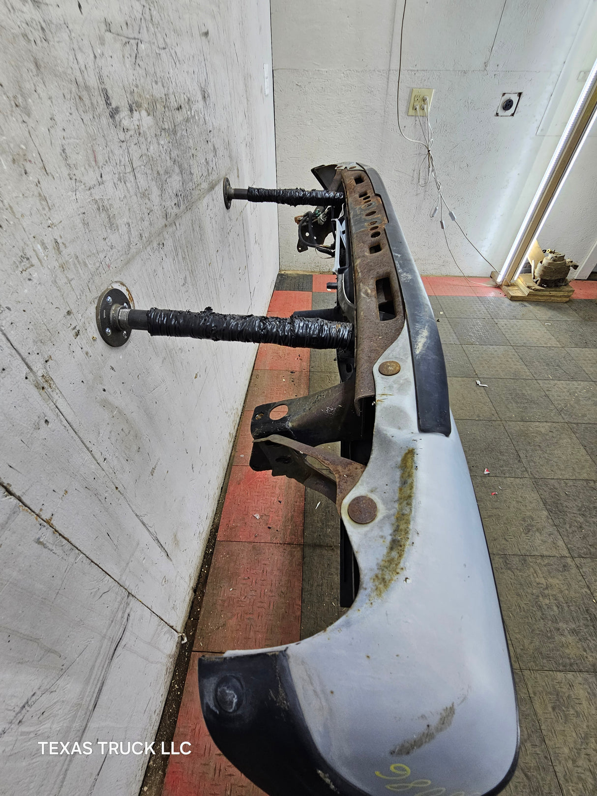 1999-2007 Chevrolet Silverado / GMC Sierra 1500 Rear Bumper