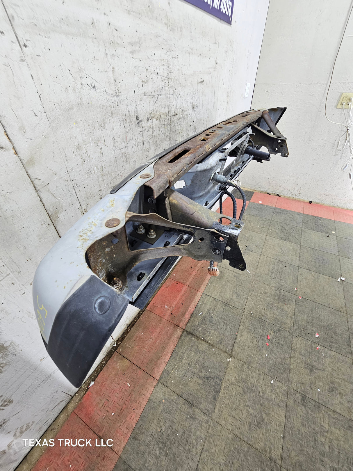 1999-2007 Chevrolet Silverado / GMC Sierra 1500 Rear Bumper