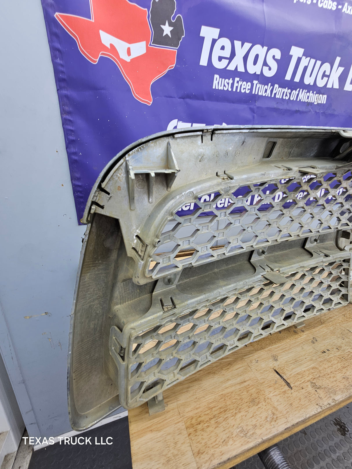 2009-2011 Dodge Ram 1500 Chrome Grill Surround