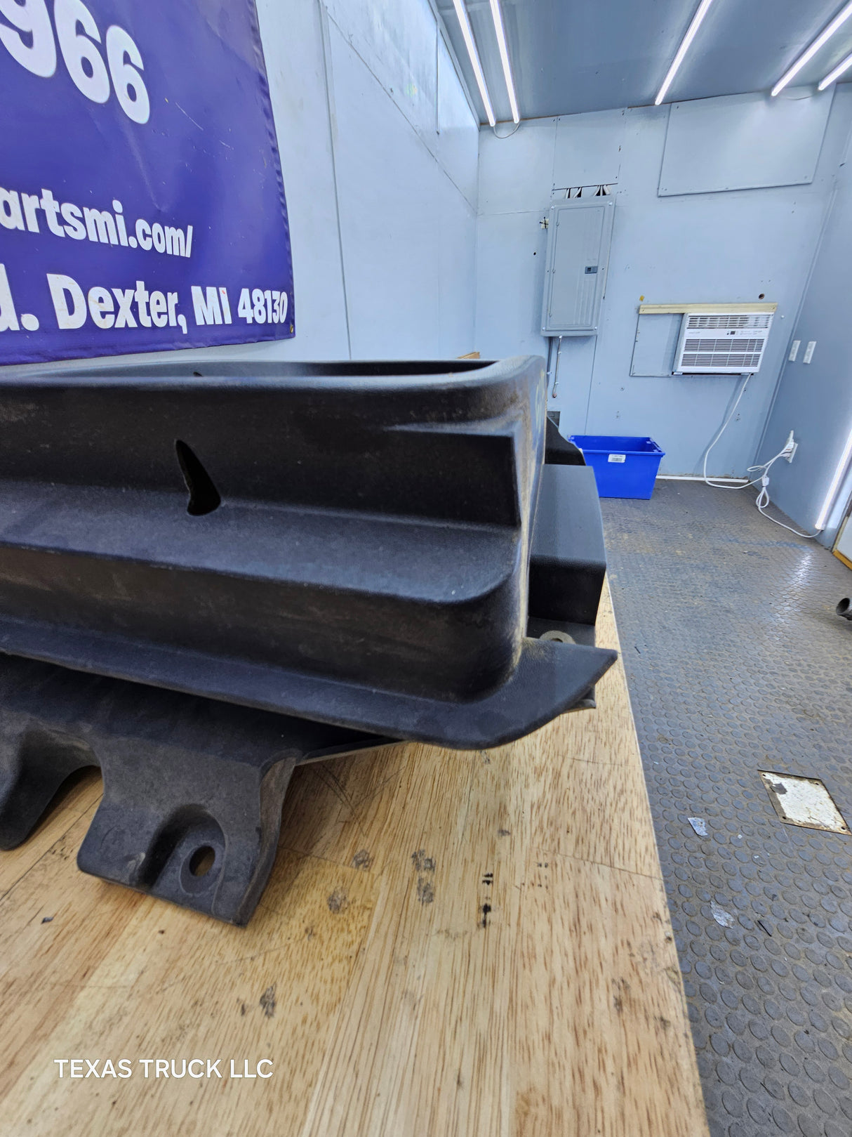 2008-2010 Ford Super Duty F250 F350 F450 F550 LH Driver Side Sealed Beam Halogen Head Light & Marker Light Bucket 7C34-13101-A