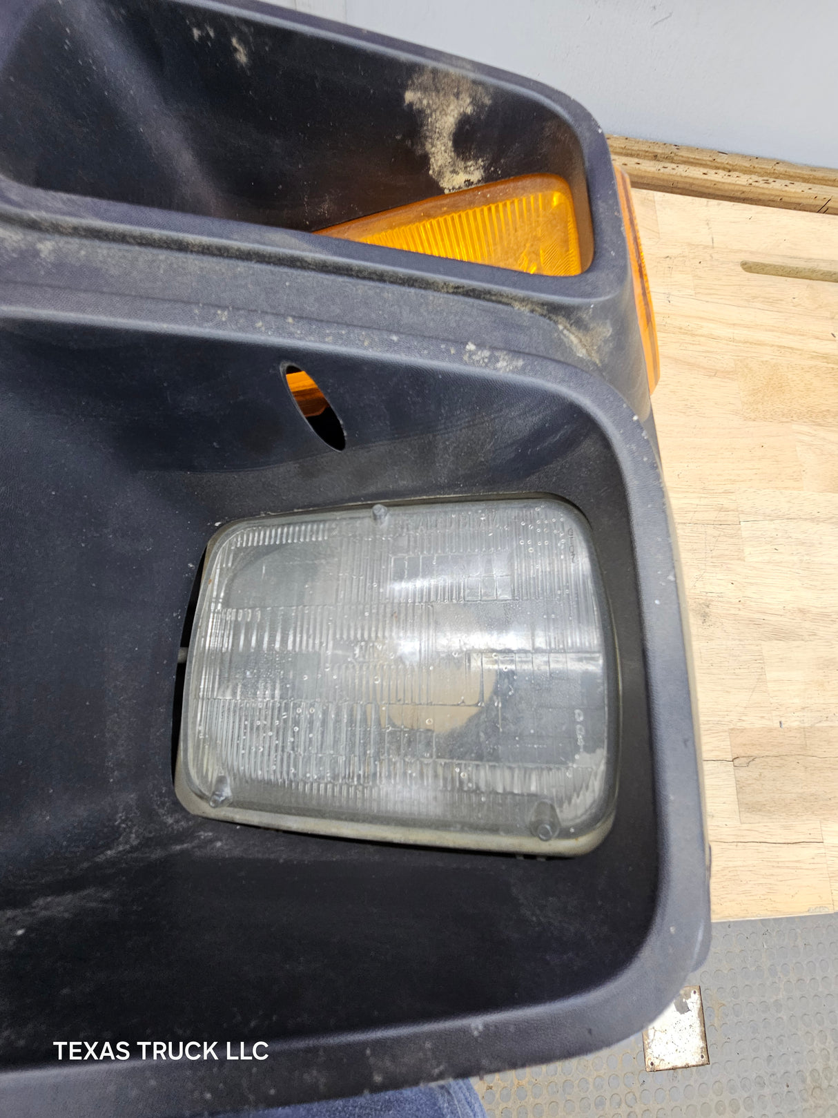 2008-2010 Ford Super Duty F250 F350 F450 F550 LH Driver Side Sealed Beam Halogen Head Light & Marker Light Bucket 7C34-13101-A