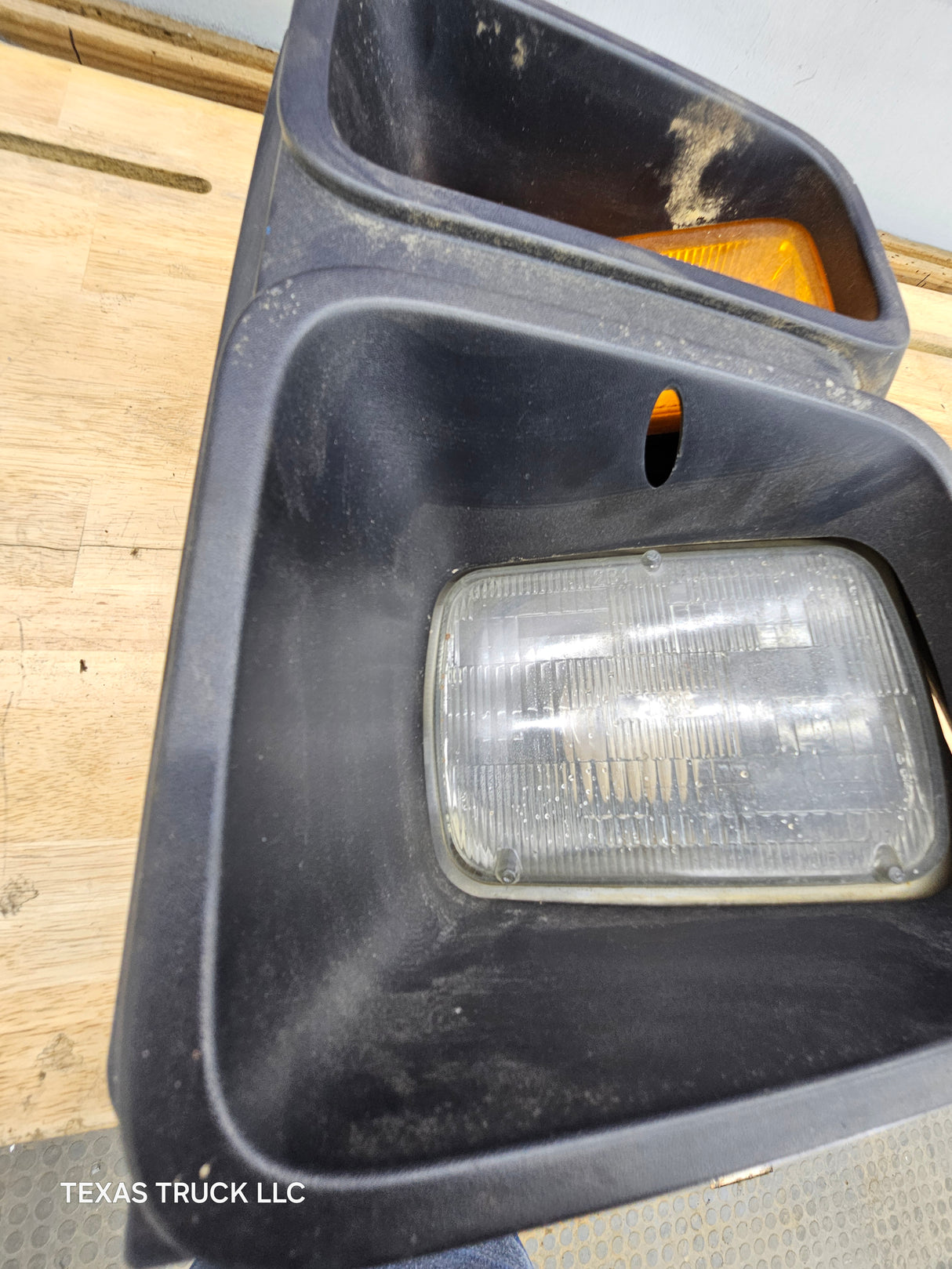 2008-2010 Ford Super Duty F250 F350 F450 F550 LH Driver Side Sealed Beam Halogen Head Light & Marker Light Bucket 7C34-13101-A