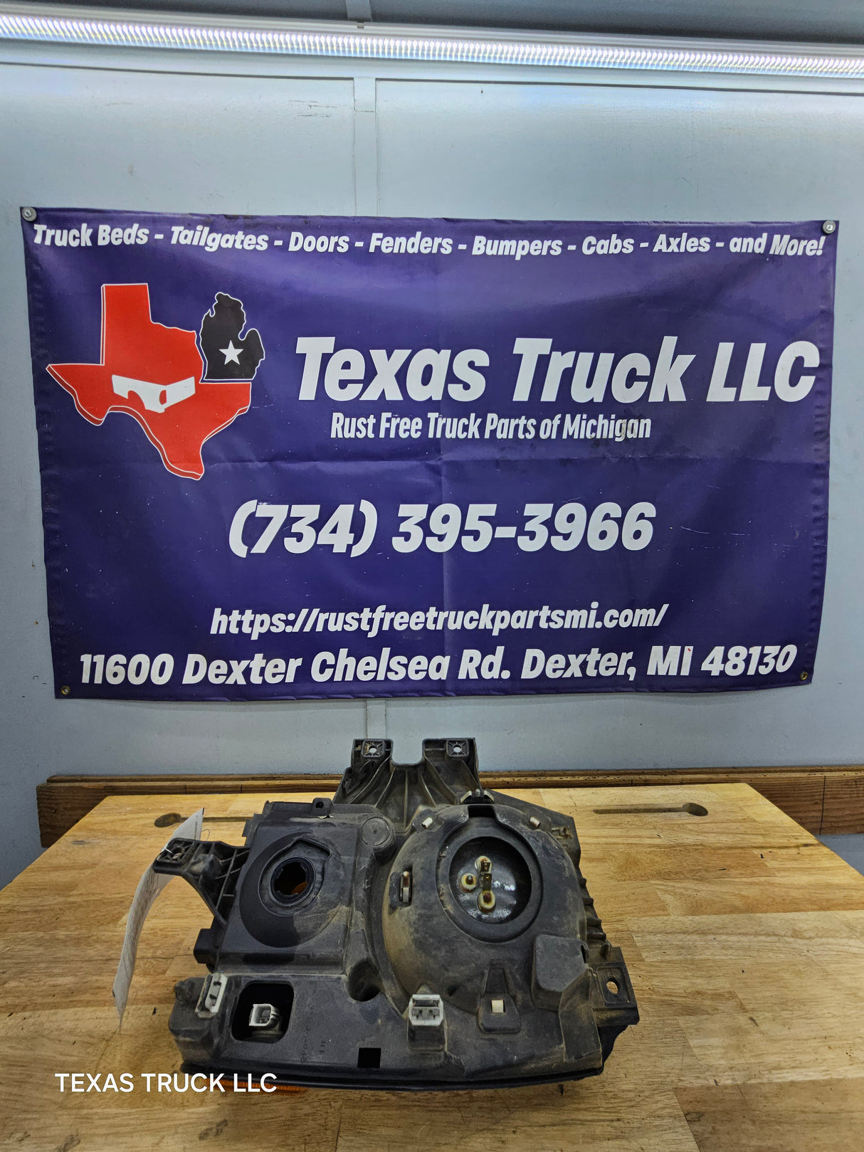 2008-2010 Ford Super Duty F250 F350 F450 F550 LH Driver Side Sealed Beam Halogen Head Light & Marker Light Bucket 7C34-13101-A