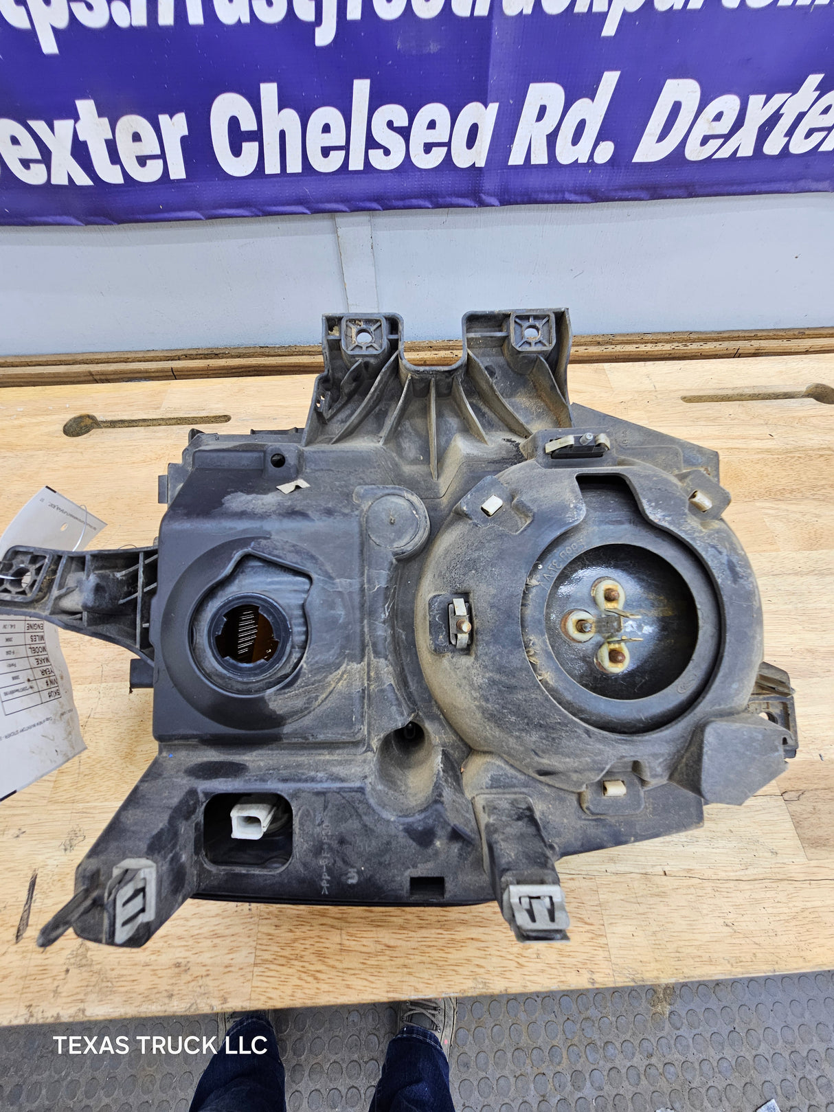 2008-2010 Ford Super Duty F250 F350 F450 F550 LH Driver Side Sealed Beam Halogen Head Light & Marker Light Bucket 7C34-13101-A