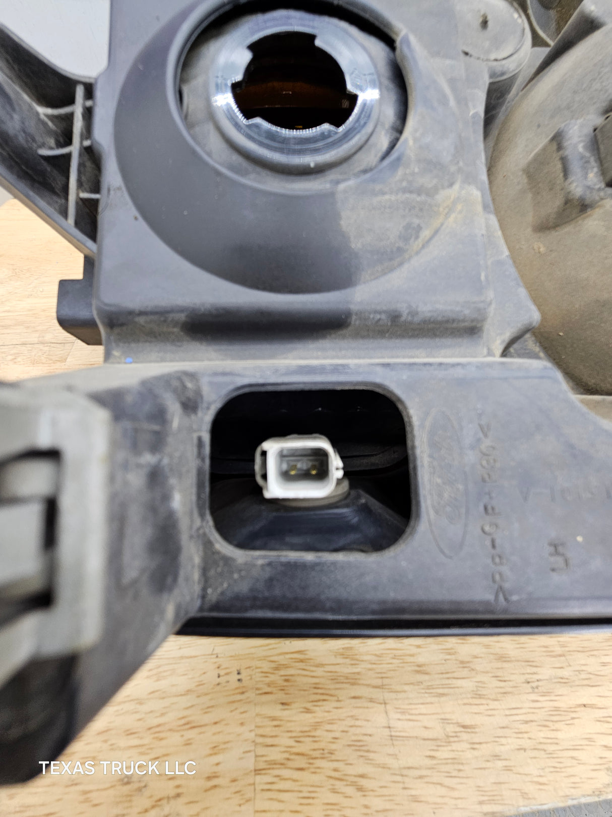 2008-2010 Ford Super Duty F250 F350 F450 F550 LH Driver Side Sealed Beam Halogen Head Light & Marker Light Bucket 7C34-13101-A