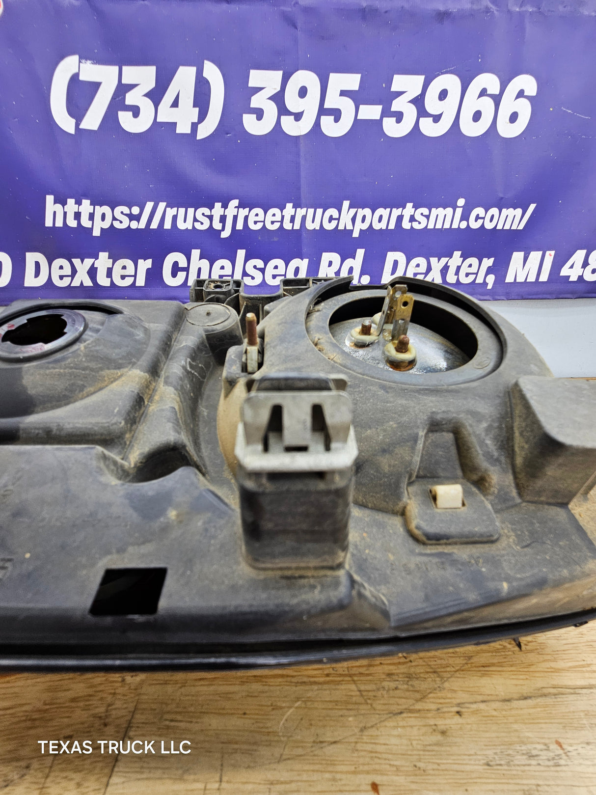 2008-2010 Ford Super Duty F250 F350 F450 F550 LH Driver Side Sealed Beam Halogen Head Light & Marker Light Bucket 7C34-13101-A