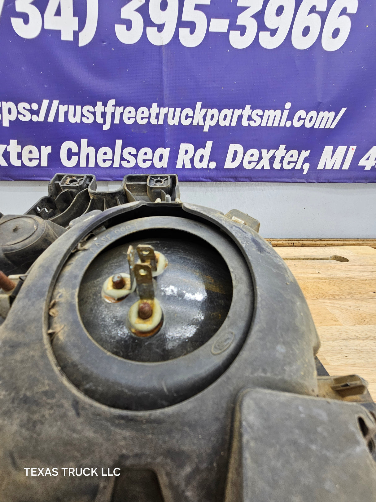 2008-2010 Ford Super Duty F250 F350 F450 F550 LH Driver Side Sealed Beam Halogen Head Light & Marker Light Bucket 7C34-13101-A