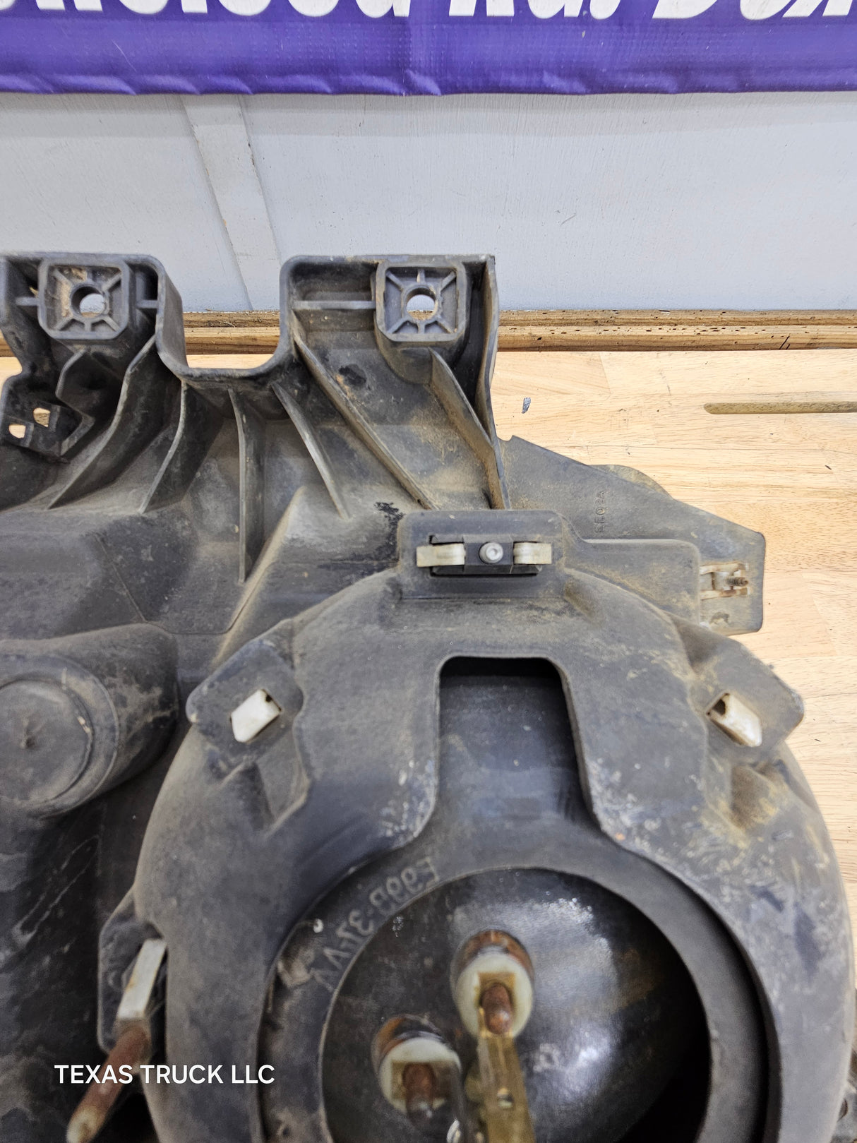 2008-2010 Ford Super Duty F250 F350 F450 F550 LH Driver Side Sealed Beam Halogen Head Light & Marker Light Bucket 7C34-13101-A