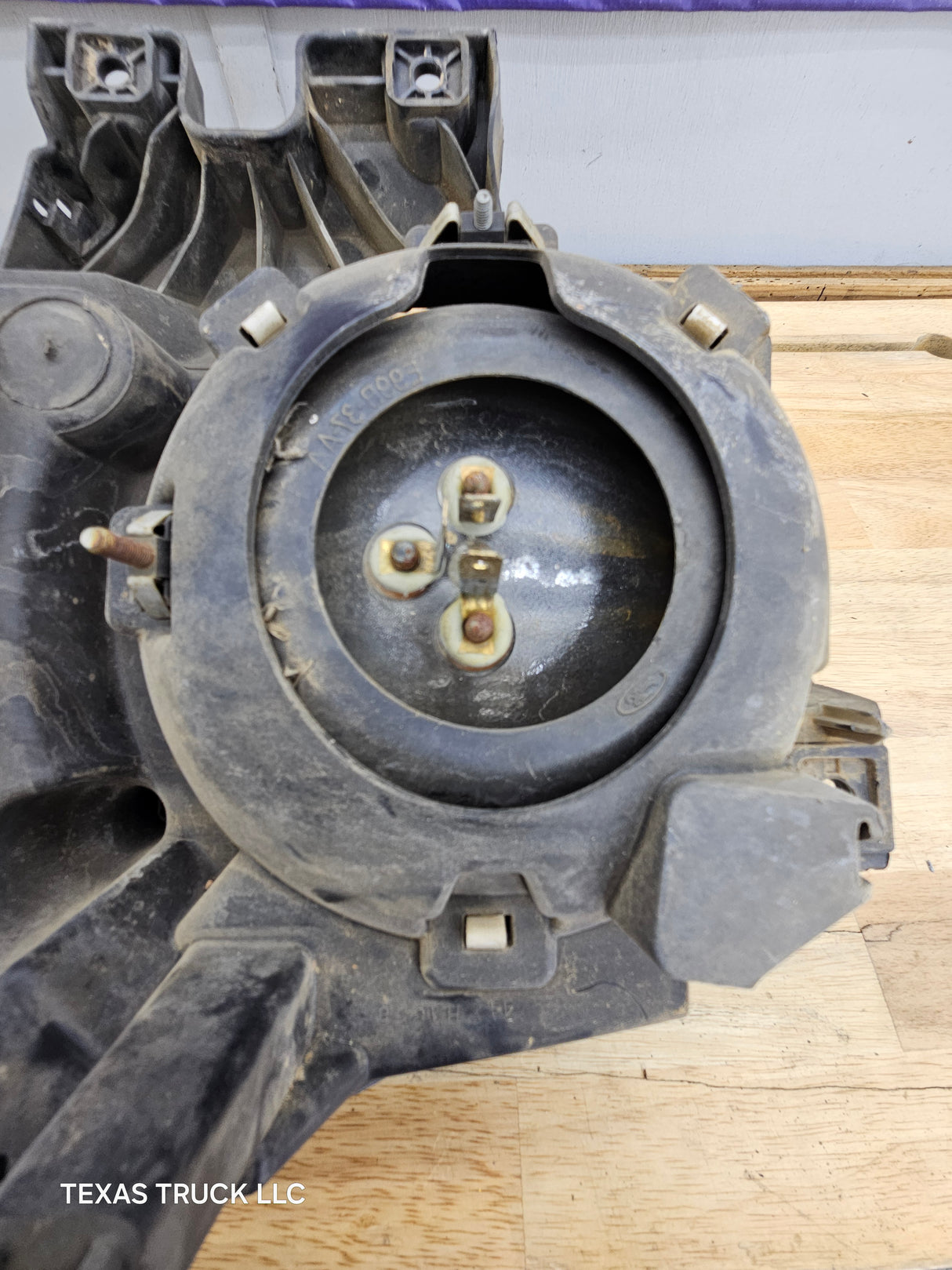 2008-2010 Ford Super Duty F250 F350 F450 F550 LH Driver Side Sealed Beam Halogen Head Light & Marker Light Bucket 7C34-13101-A