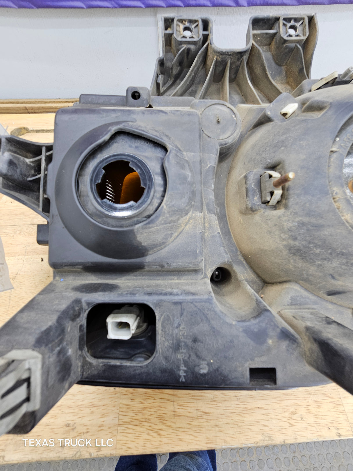 2008-2010 Ford Super Duty F250 F350 F450 F550 LH Driver Side Sealed Beam Halogen Head Light & Marker Light Bucket 7C34-13101-A