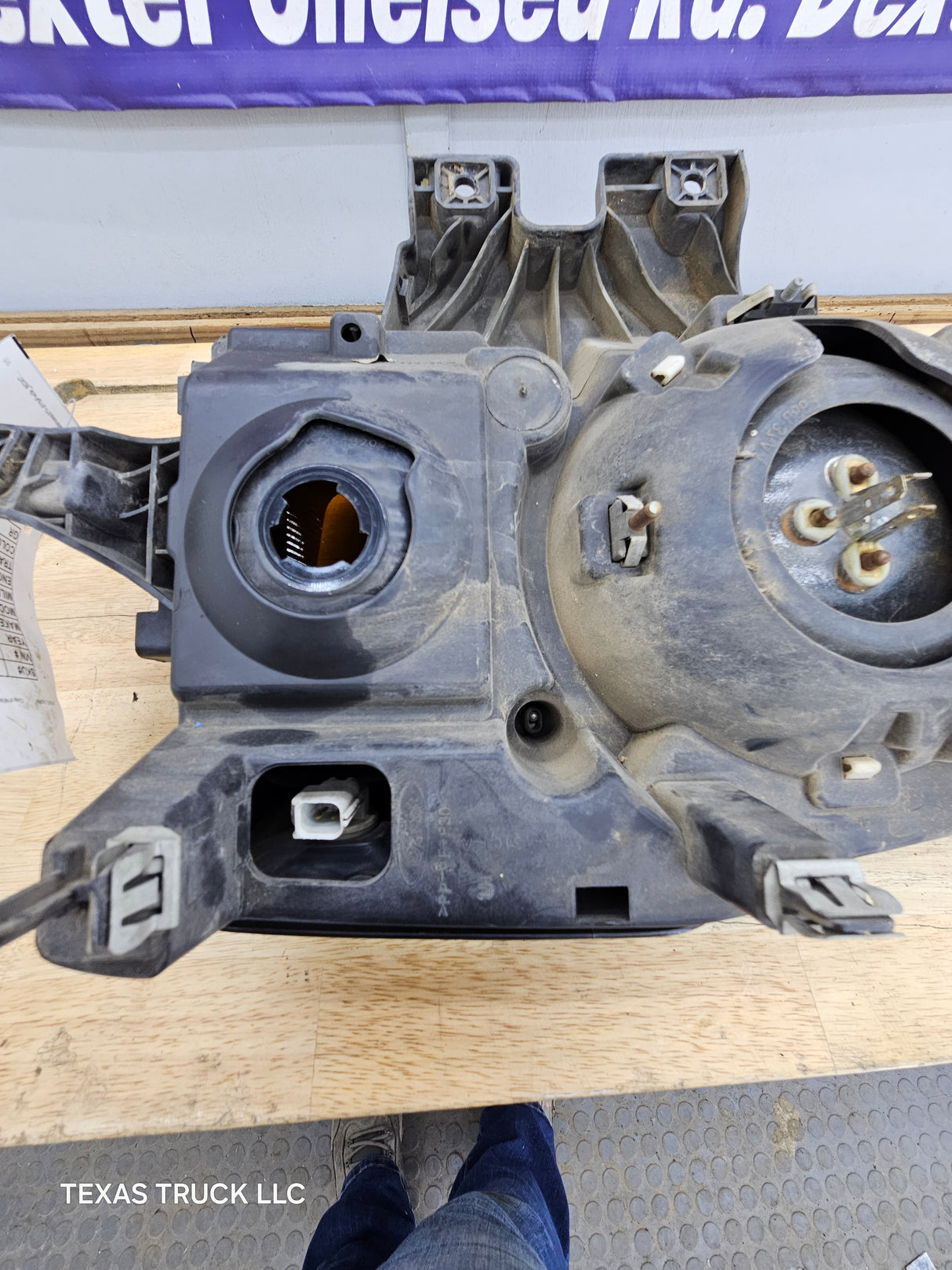 2008-2010 Ford Super Duty F250 F350 F450 F550 LH Driver Side Sealed Beam Halogen Head Light & Marker Light Bucket 7C34-13101-A