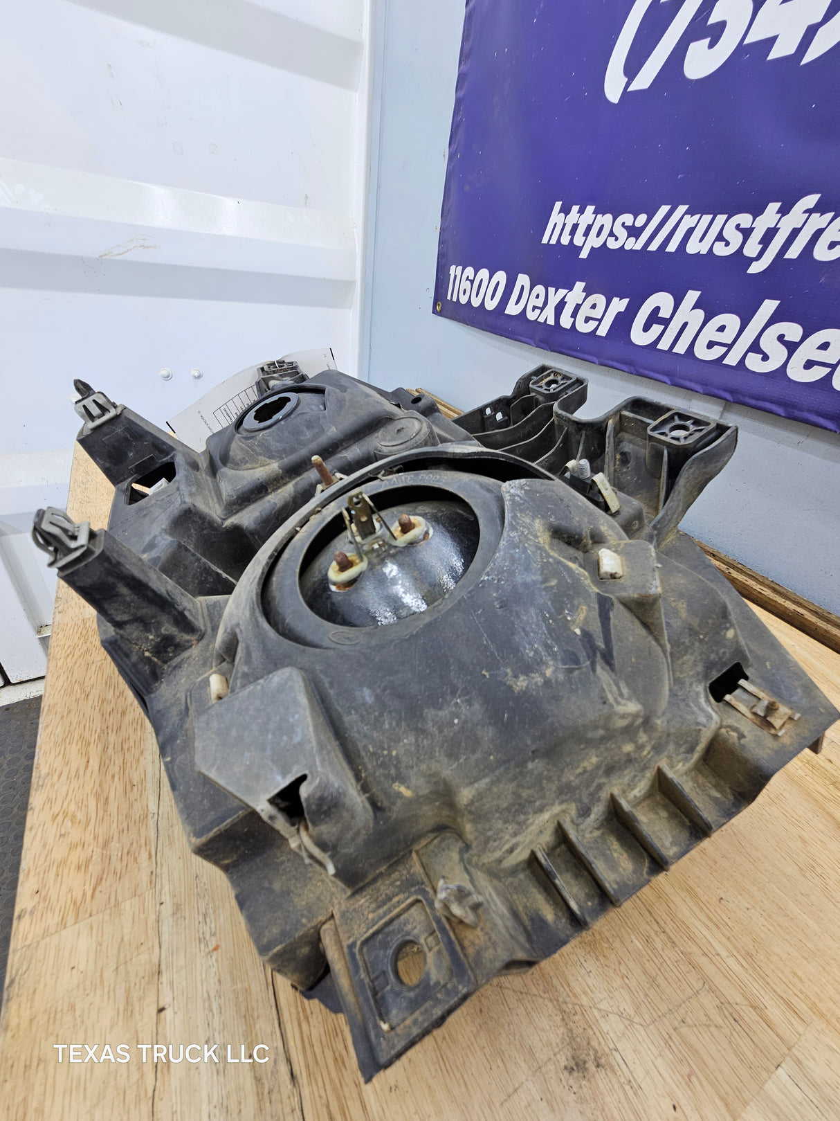 2008-2010 Ford Super Duty F250 F350 F450 F550 LH Driver Side Sealed Beam Halogen Head Light & Marker Light Bucket 7C34-13101-A