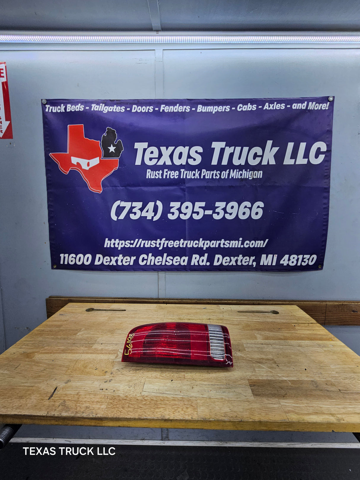 1999-2007 Ford Super Duty F250 F350 F450 F550 RH Passenger Side Tail Light