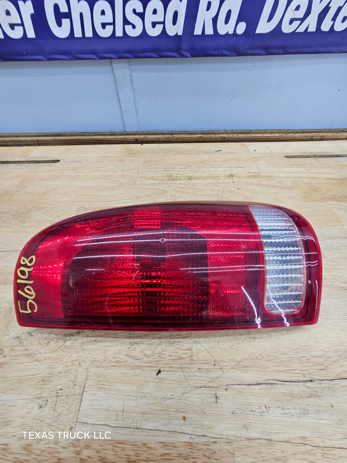 1999-2007 Ford Super Duty F250 F350 F450 F550 RH Passenger Side Tail Light