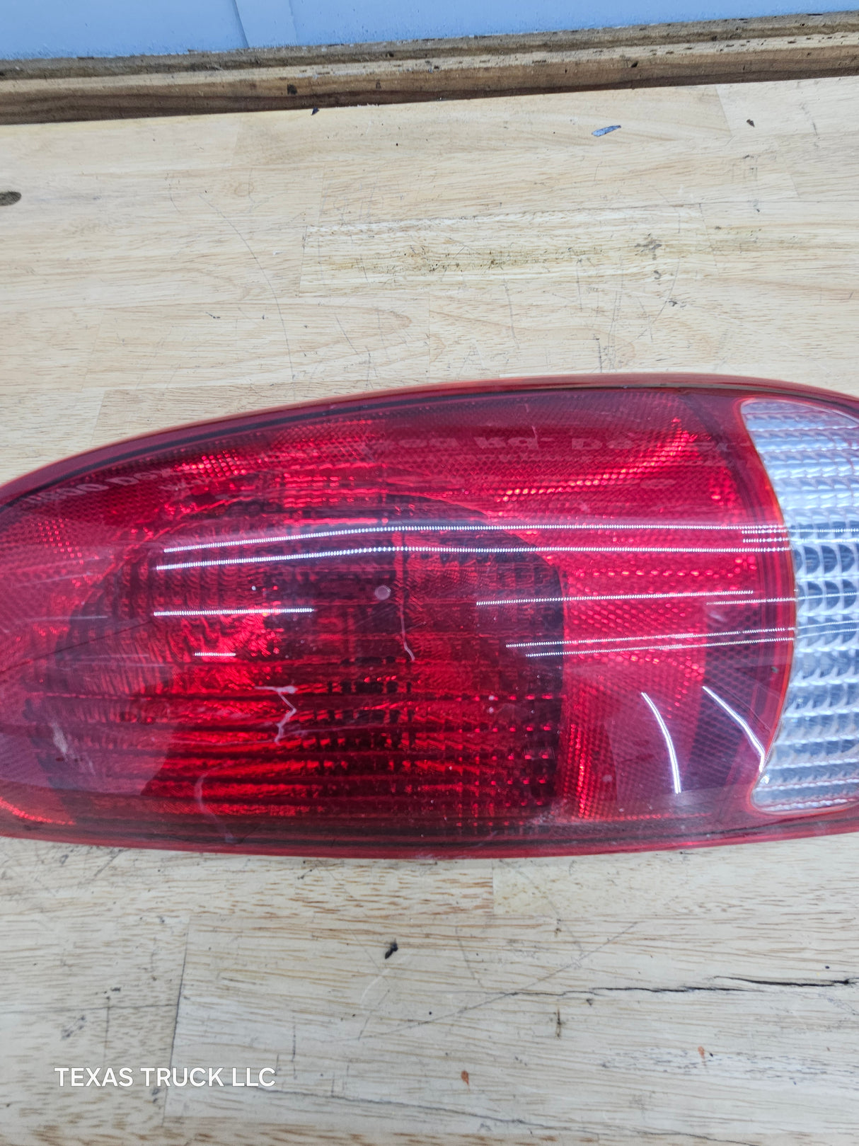 1999-2007 Ford Super Duty F250 F350 F450 F550 RH Passenger Side Tail Light