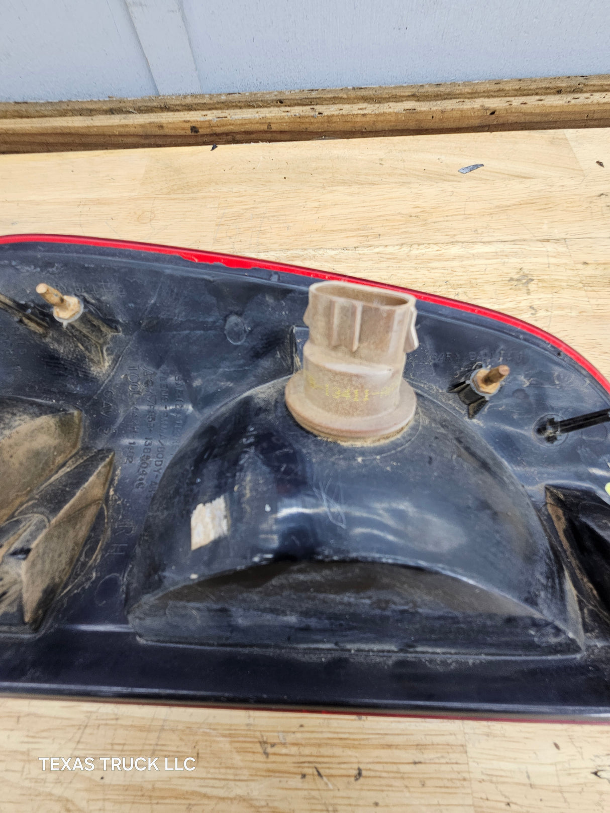 1999-2007 Ford Super Duty F250 F350 F450 F550 RH Passenger Side Tail Light