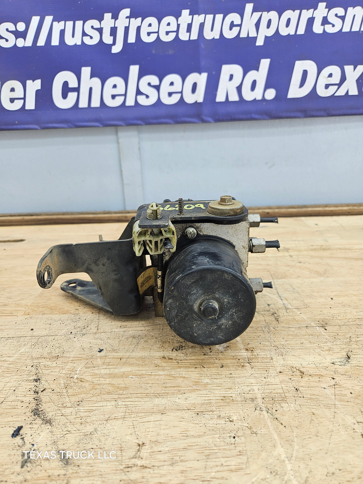 2008-2010 Ford Super Duty F250 F350 ABS Pump Module Control Assembly 7C34-2C346-AJ